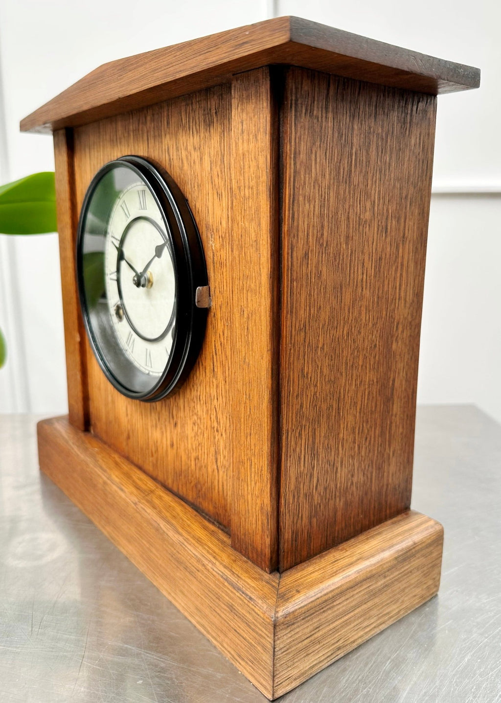 Vintage Oak Wood Grain Battery Mantel Clock | Adelaide Clocks