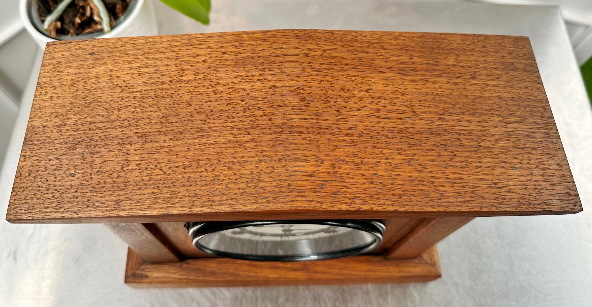 Vintage Oak Wood Grain Battery Mantel Clock | Adelaide Clocks