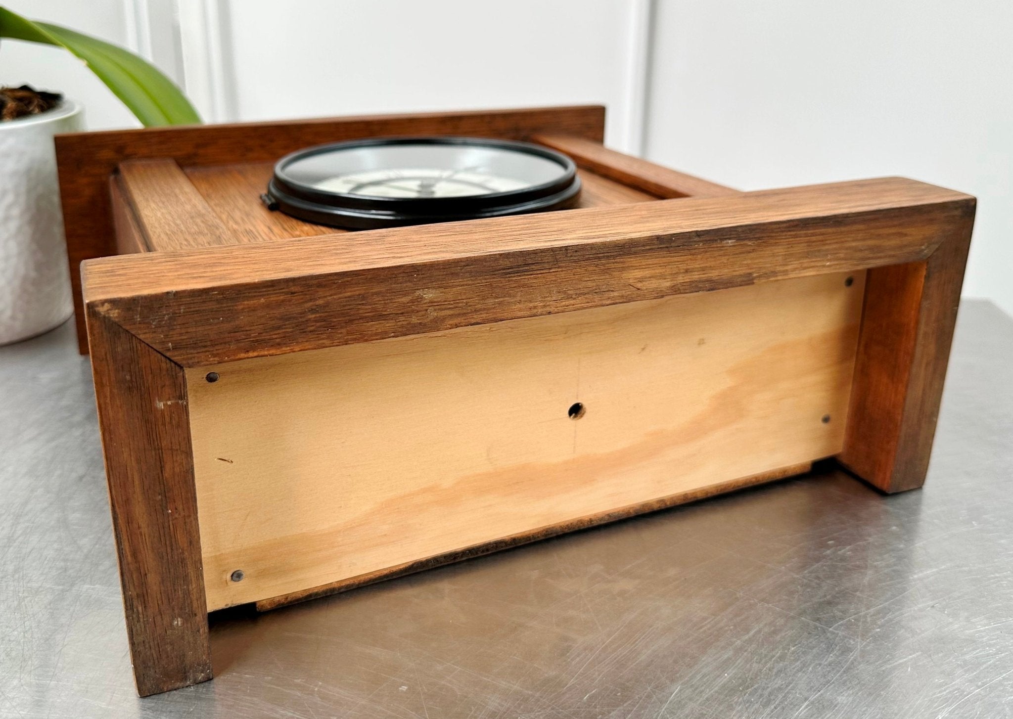 Vintage Oak Wood Grain Battery Mantel Clock | Adelaide Clocks