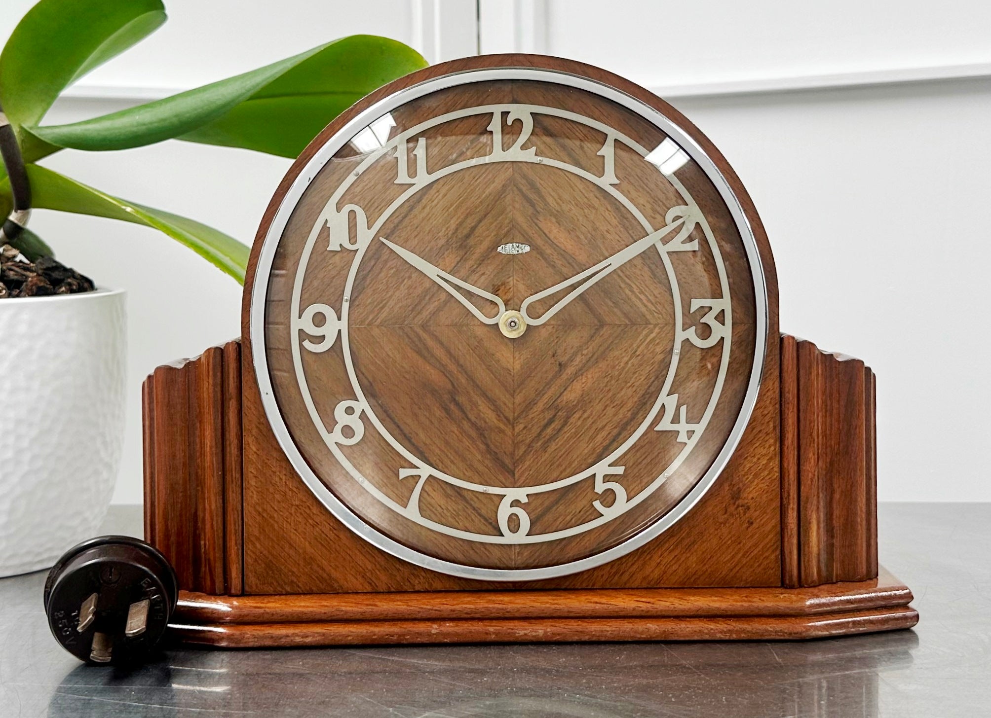 Vintage Art Deco METAMEC Electric Mantel Clock | Adelaide Clocks