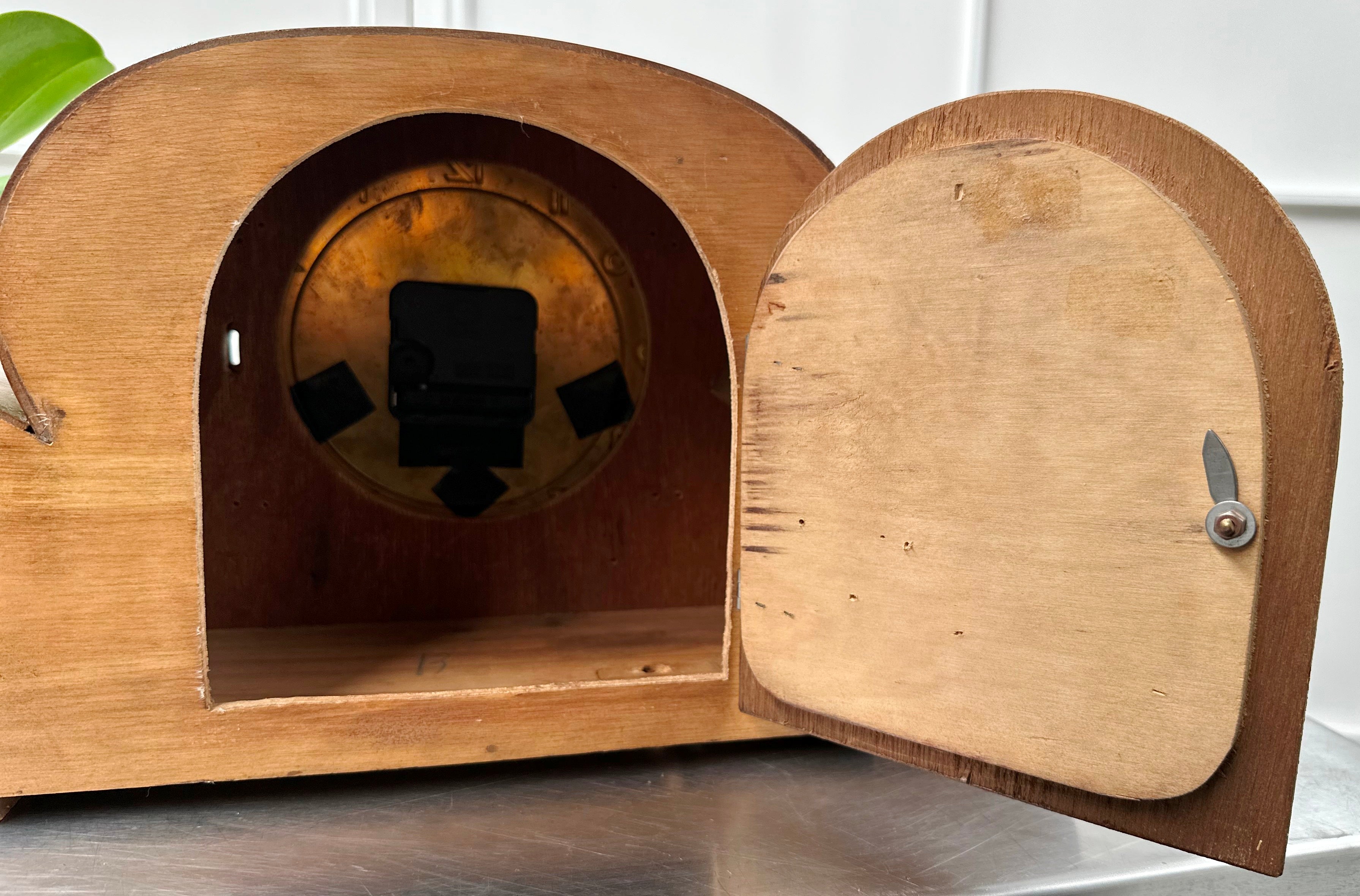 Vintage Art Deco URGOS Quartz Retro Mantel Clock | Adelaide Clocks