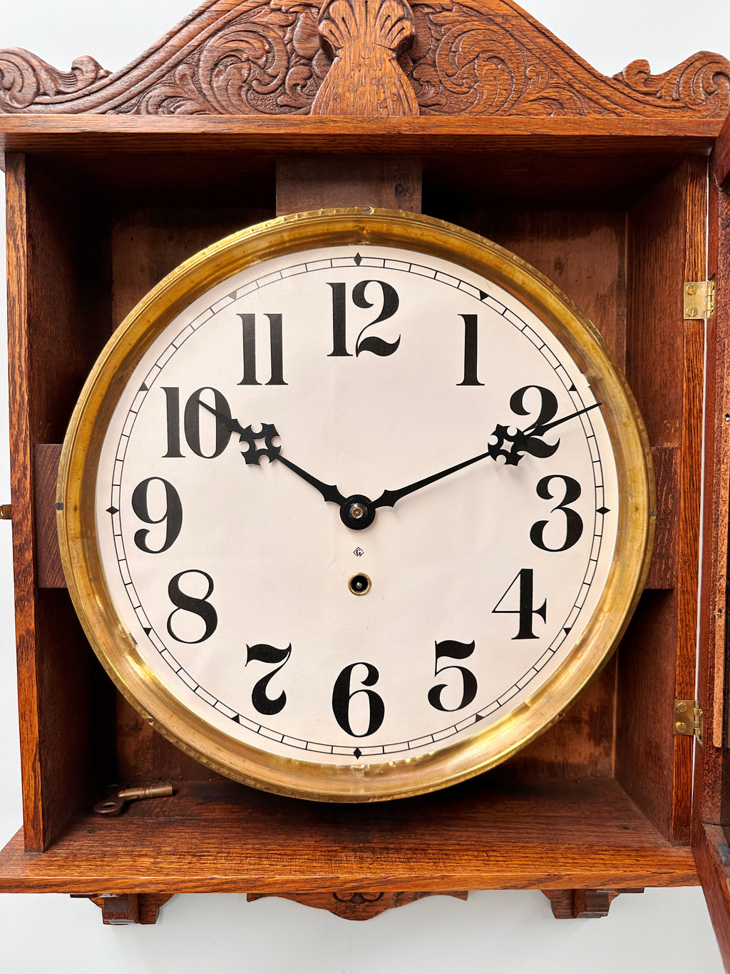 Antique Oak Wood GILBERT Wall Clock with Silent Tick-Tock Movement | Adelaide Clocks