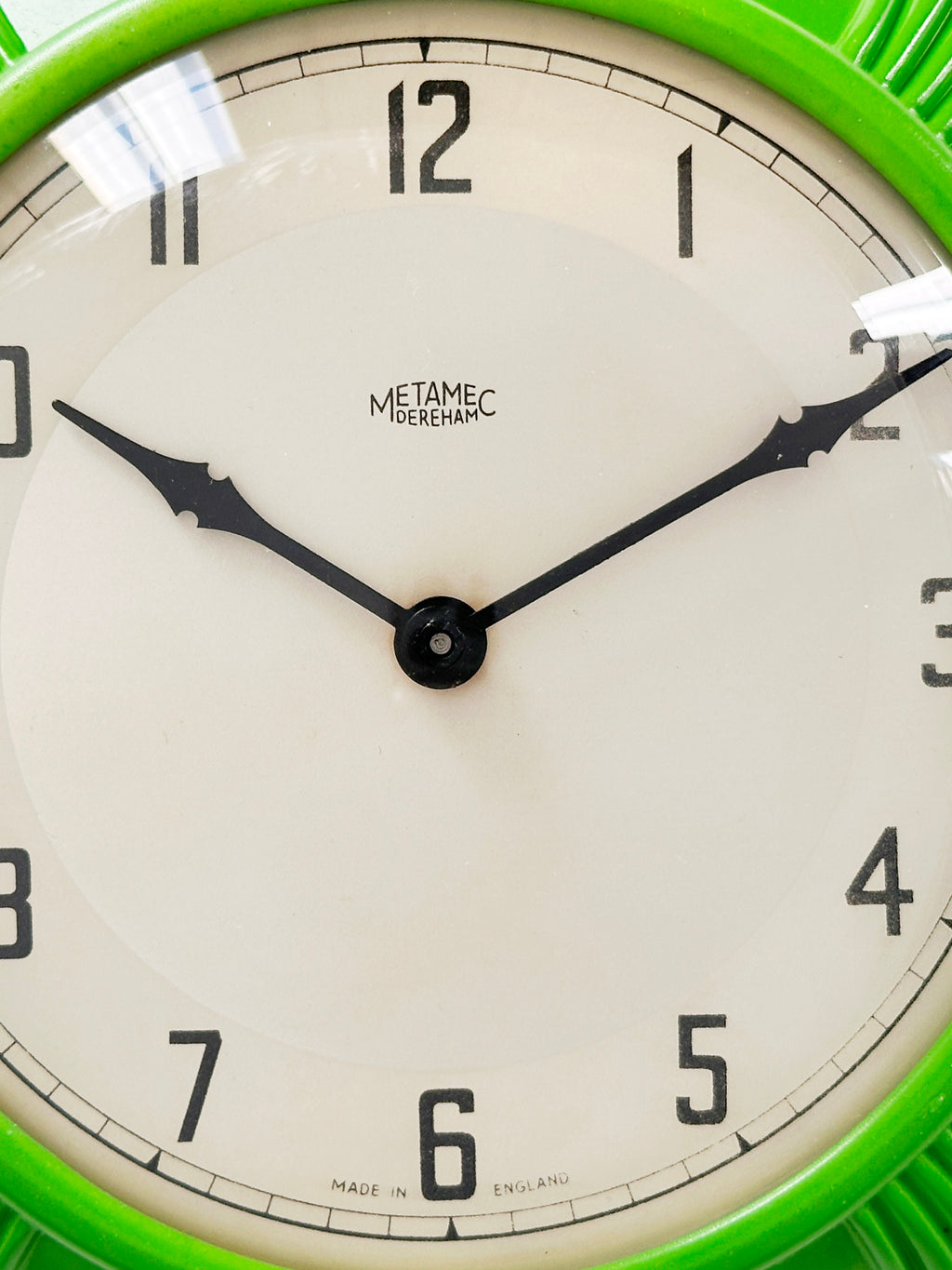 Electric Metamec GREEN Clamshell Bakelite Kitchen Wall Clock | Adelaide Clocks
