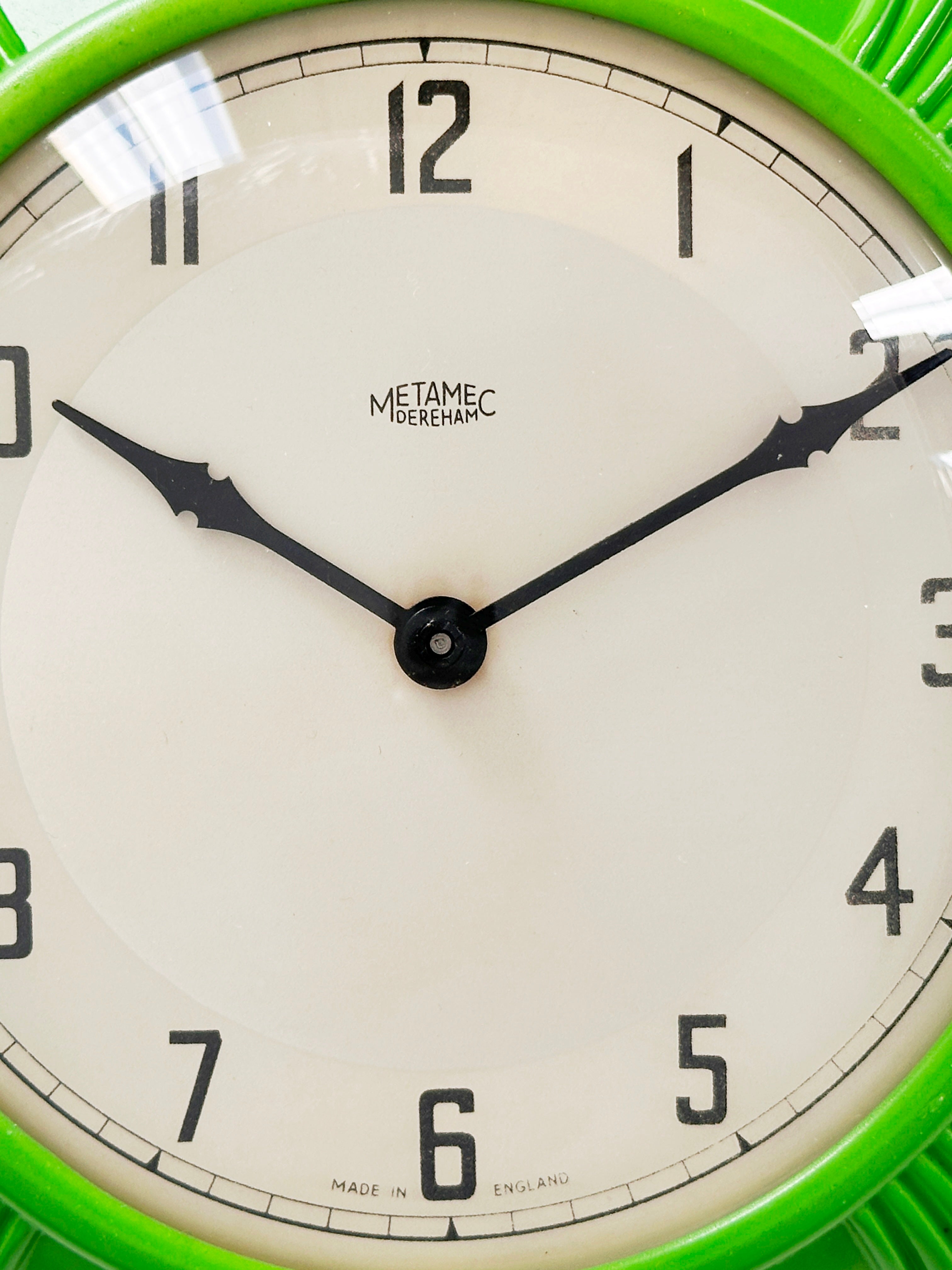 Electric Metamec GREEN Clamshell Bakelite Kitchen Wall Clock | Adelaide Clocks
