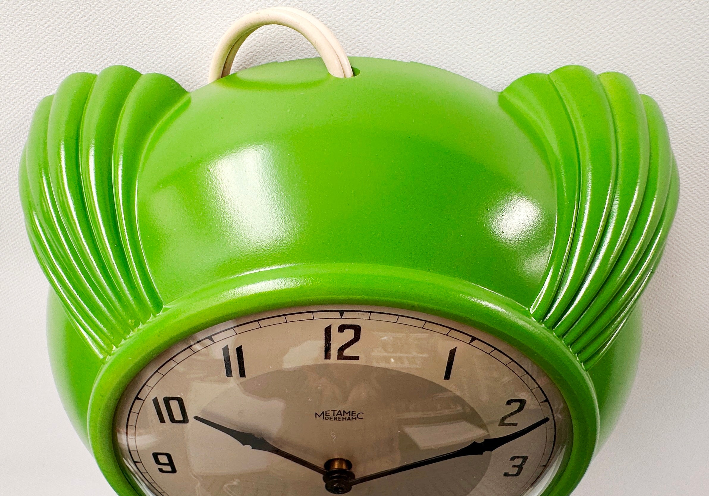 Electric Metamec GREEN Clamshell Bakelite Kitchen Wall Clock | Adelaide Clocks