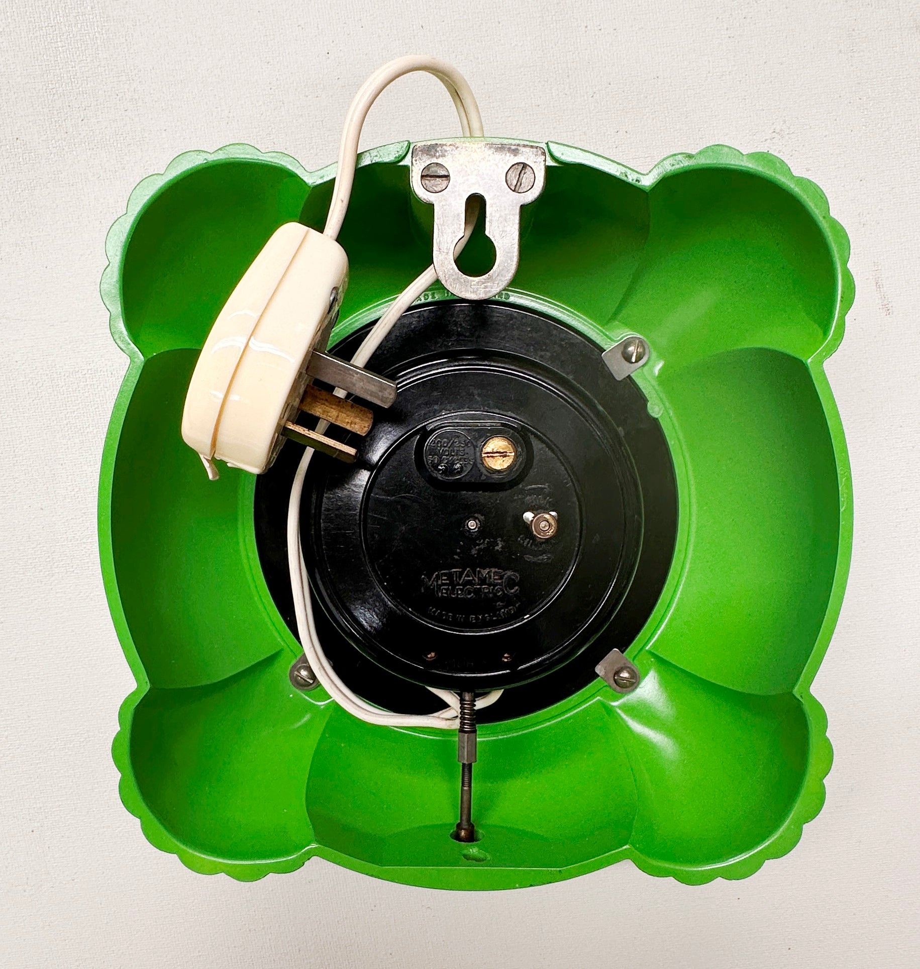 Electric Metamec GREEN Clamshell Bakelite Kitchen Wall Clock | Adelaide Clocks