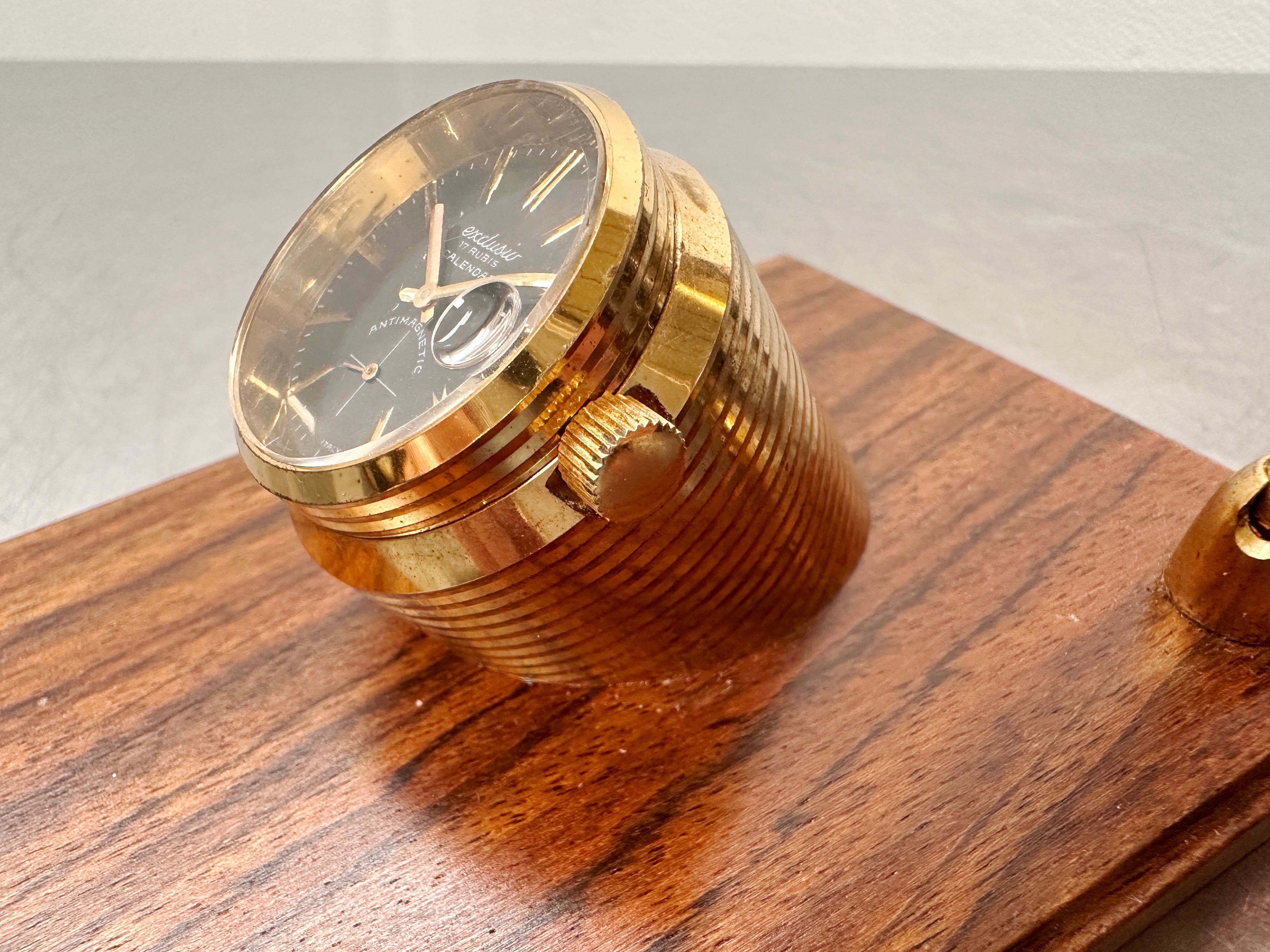 Vintage exclusiv Desk Calendar Clock Watch with Rooster Pen Holder | Adelaide Clocks