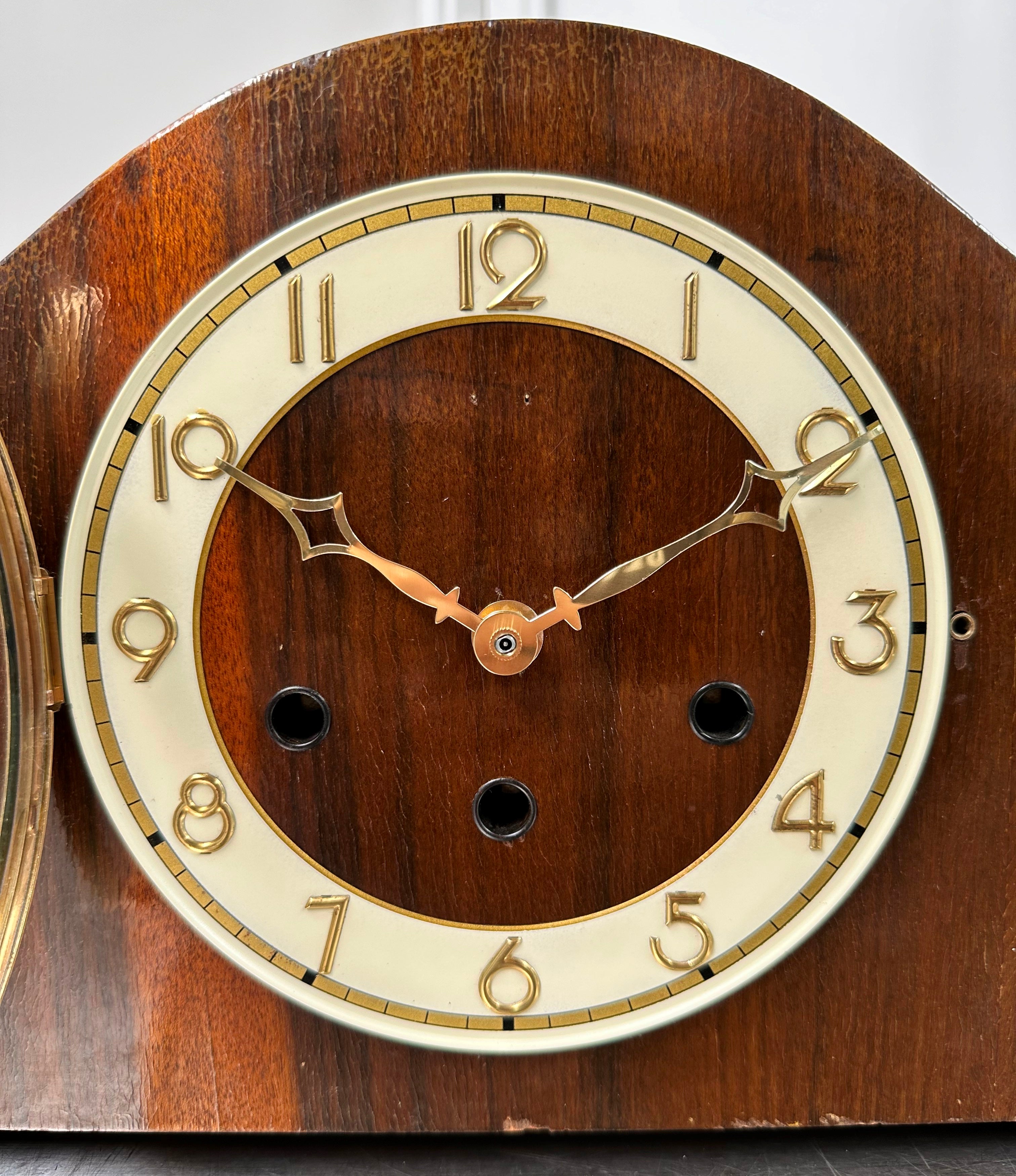 Vintage Battery Mantel Clock | Adelaide Clocks
