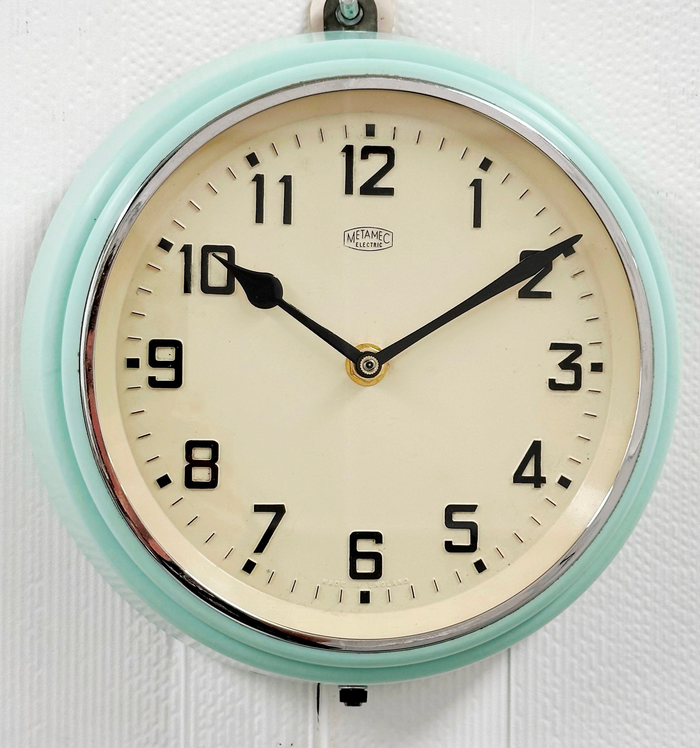 Vintage Metamec Bakelite Battery Wall Clock | Adelaide Clocks