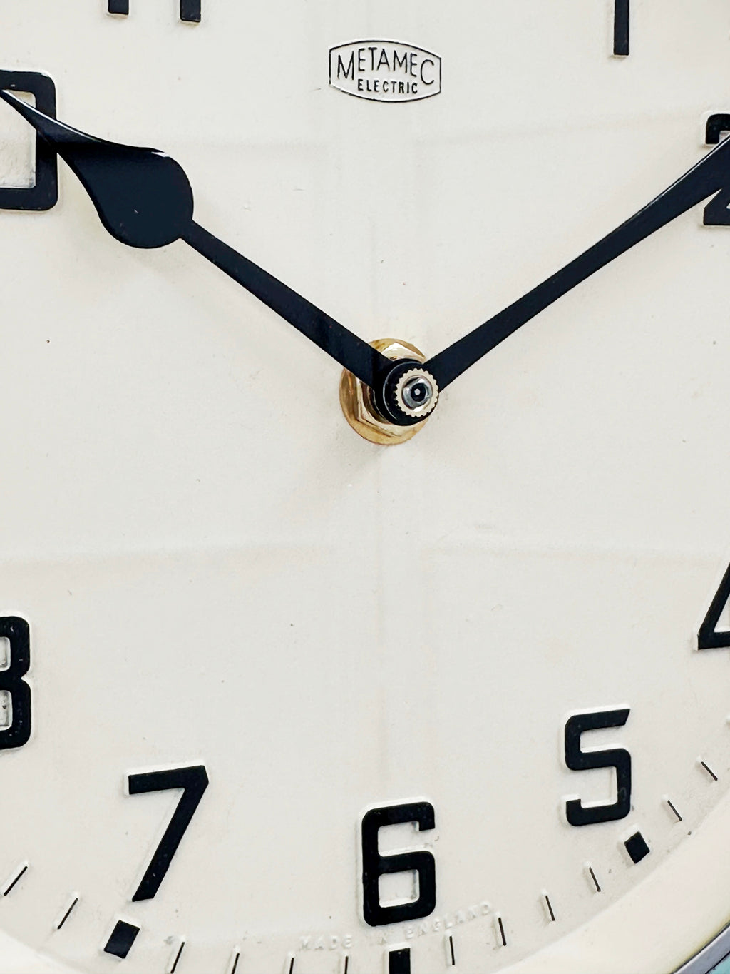 Vintage Metamec Bakelite Battery Wall Clock | Adelaide Clocks