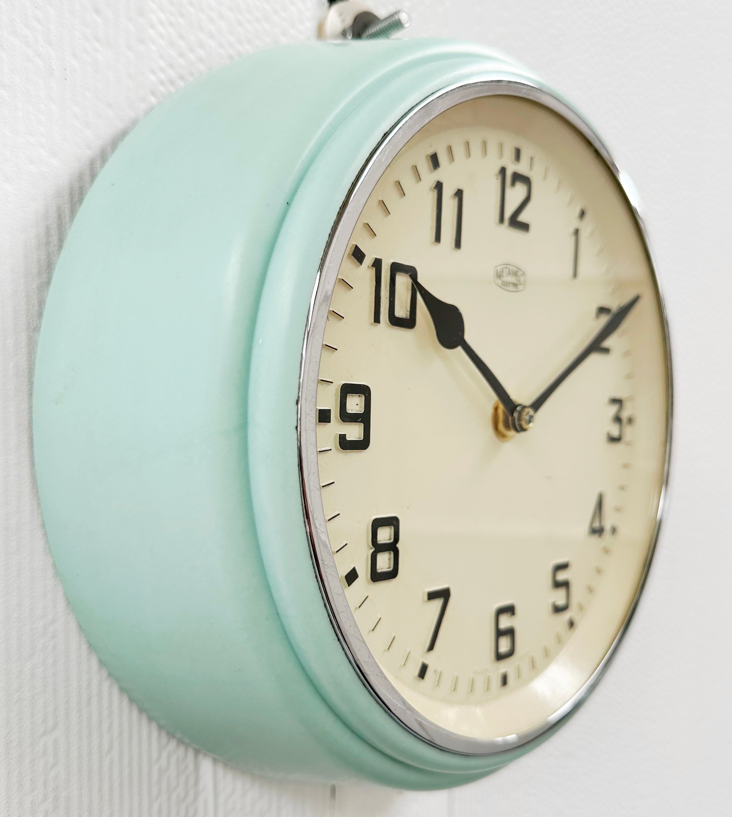 Vintage Metamec Bakelite Battery Wall Clock | Adelaide Clocks