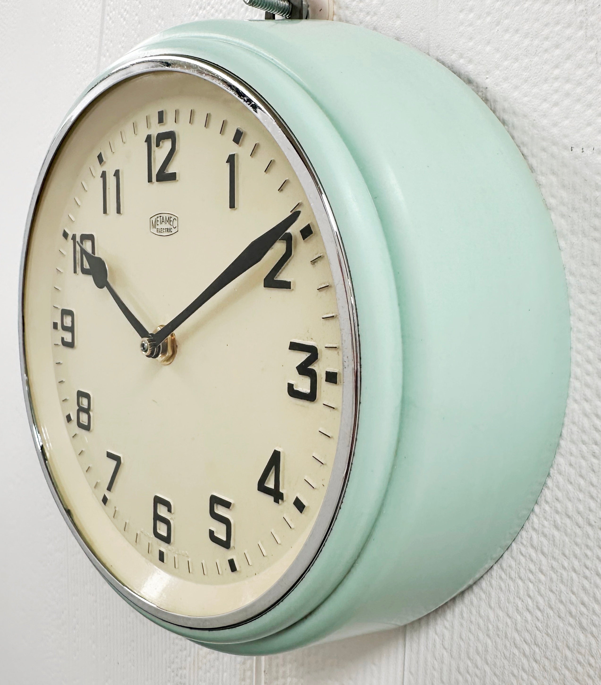 Vintage Metamec Bakelite Battery Wall Clock | Adelaide Clocks
