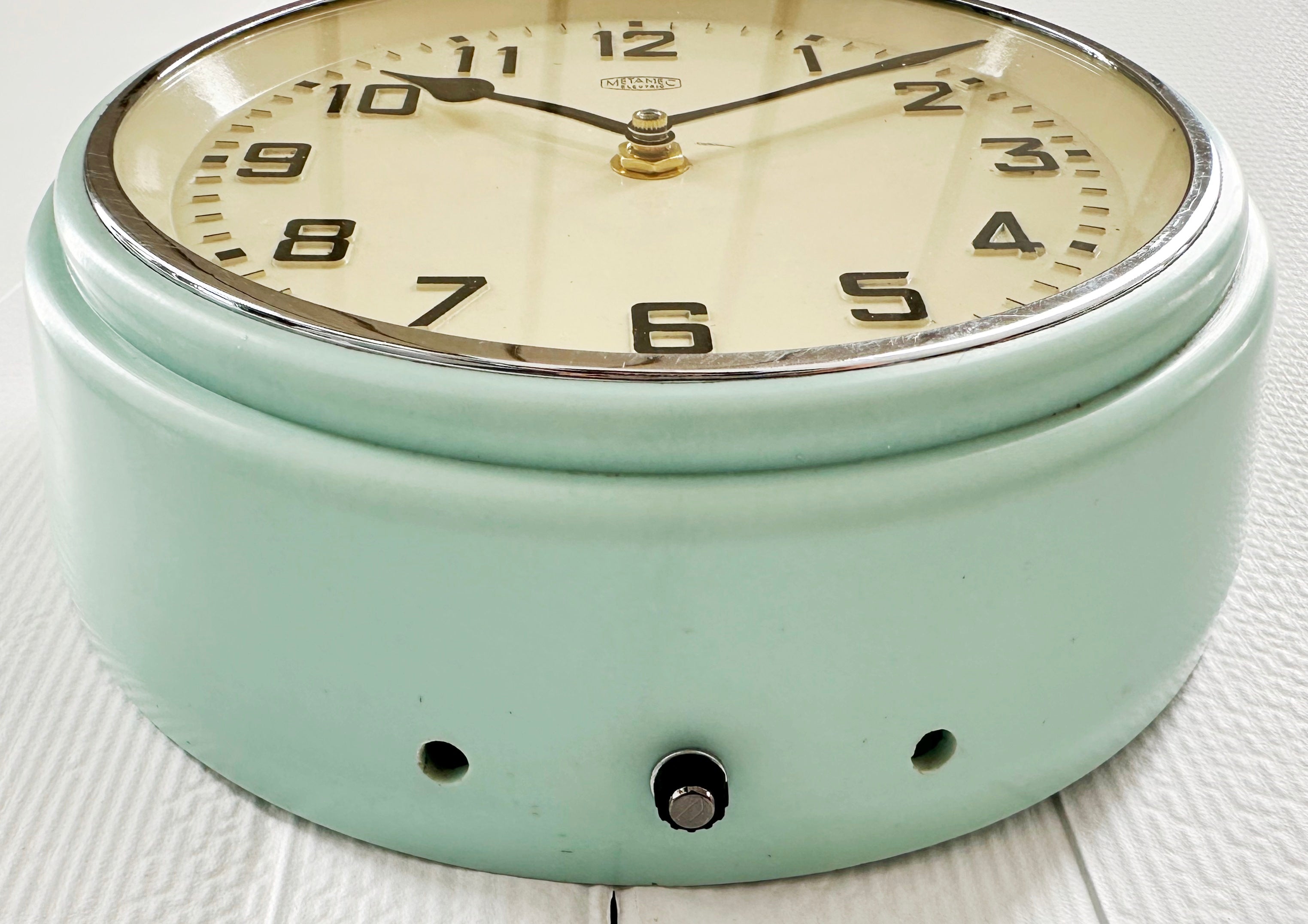 Vintage Metamec Bakelite Battery Wall Clock | Adelaide Clocks