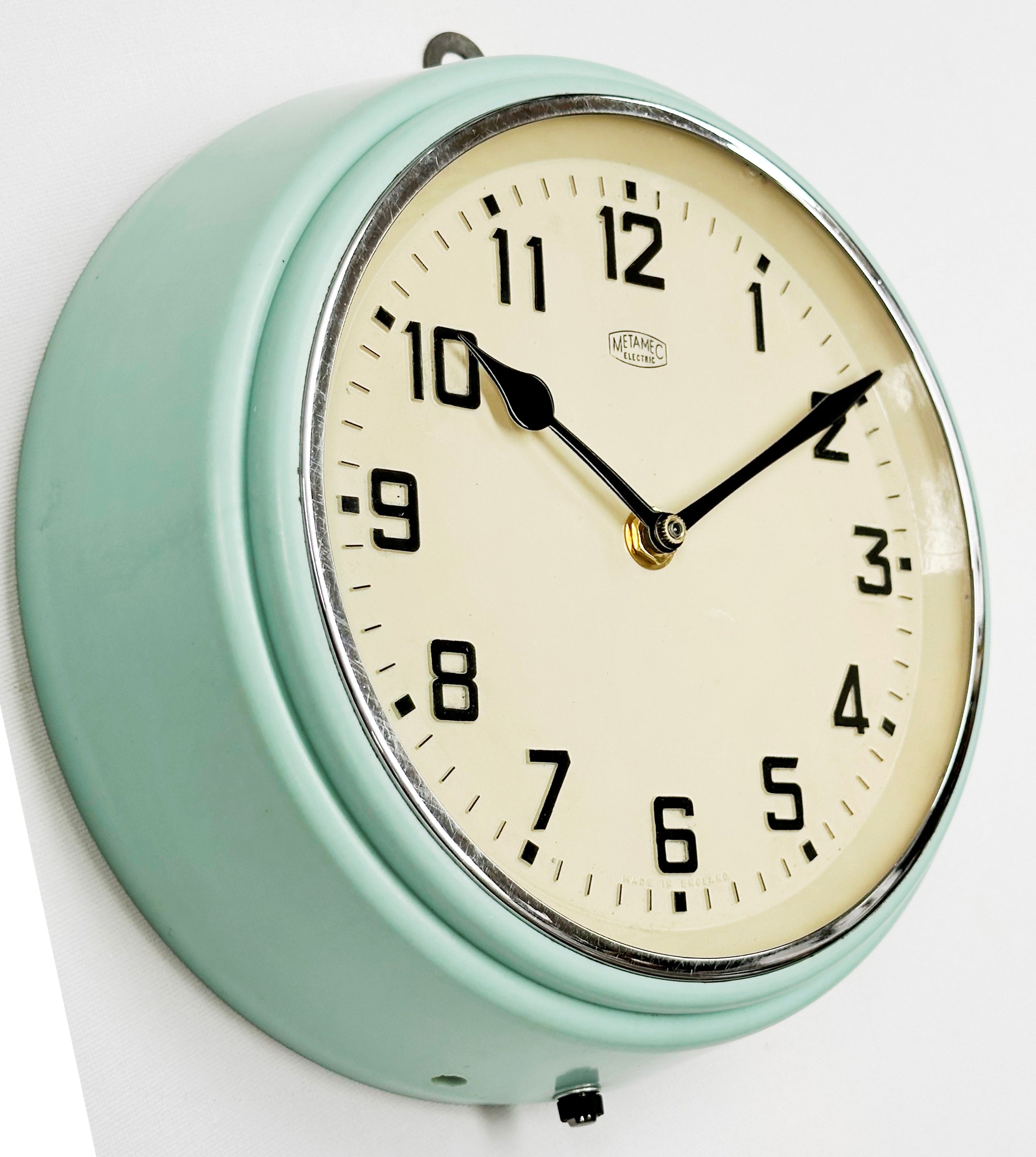 Vintage Metamec Bakelite Battery Wall Clock | Adelaide Clocks