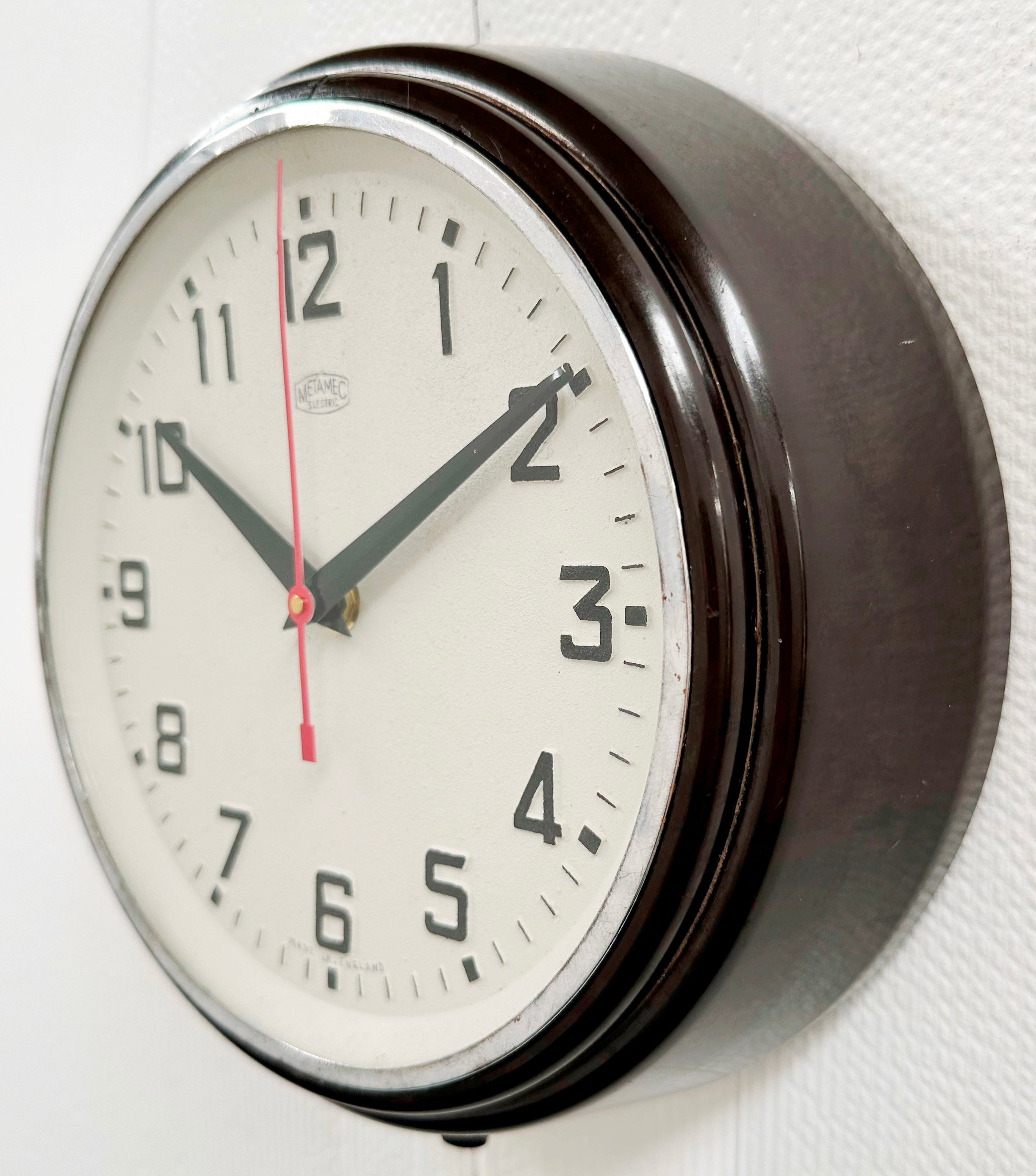 Vintage Metamec Bakelite Battery Wall Clock | Adelaide Clocks