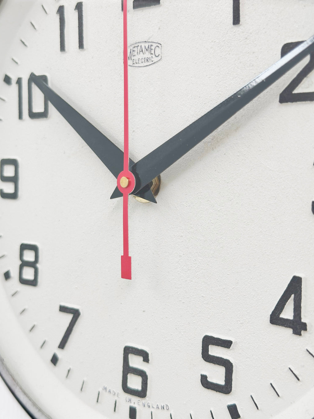 Vintage Metamec Bakelite Battery Wall Clock | Adelaide Clocks