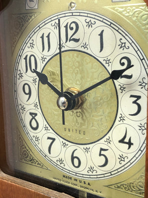 Antique Brooklyn Wood Grain Battery U.S.A. Mantel Clock | Adelaide Clocks
