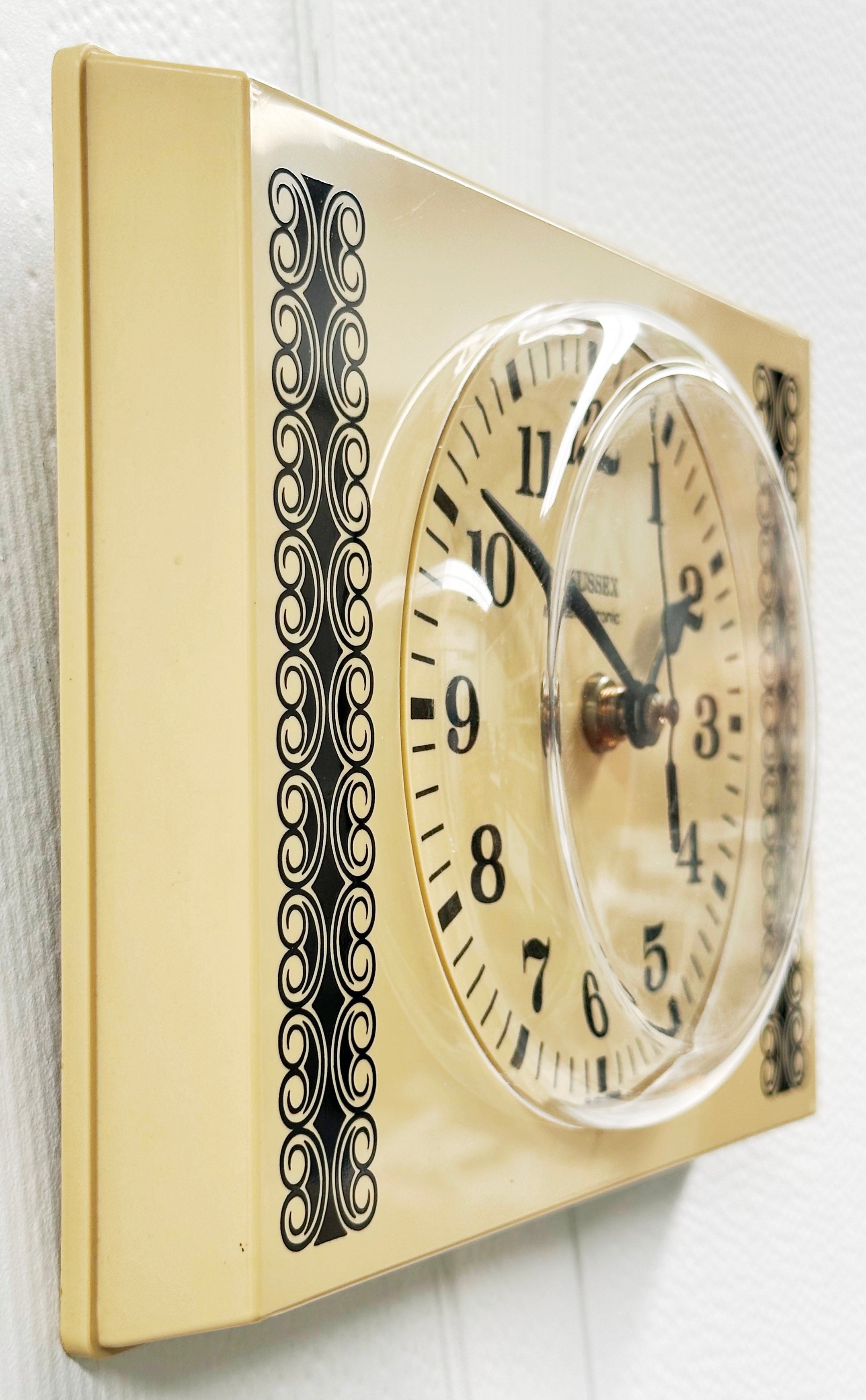 Vintage Art Deco Sussex Kitchen Wall Clock | Adelaide Clocks