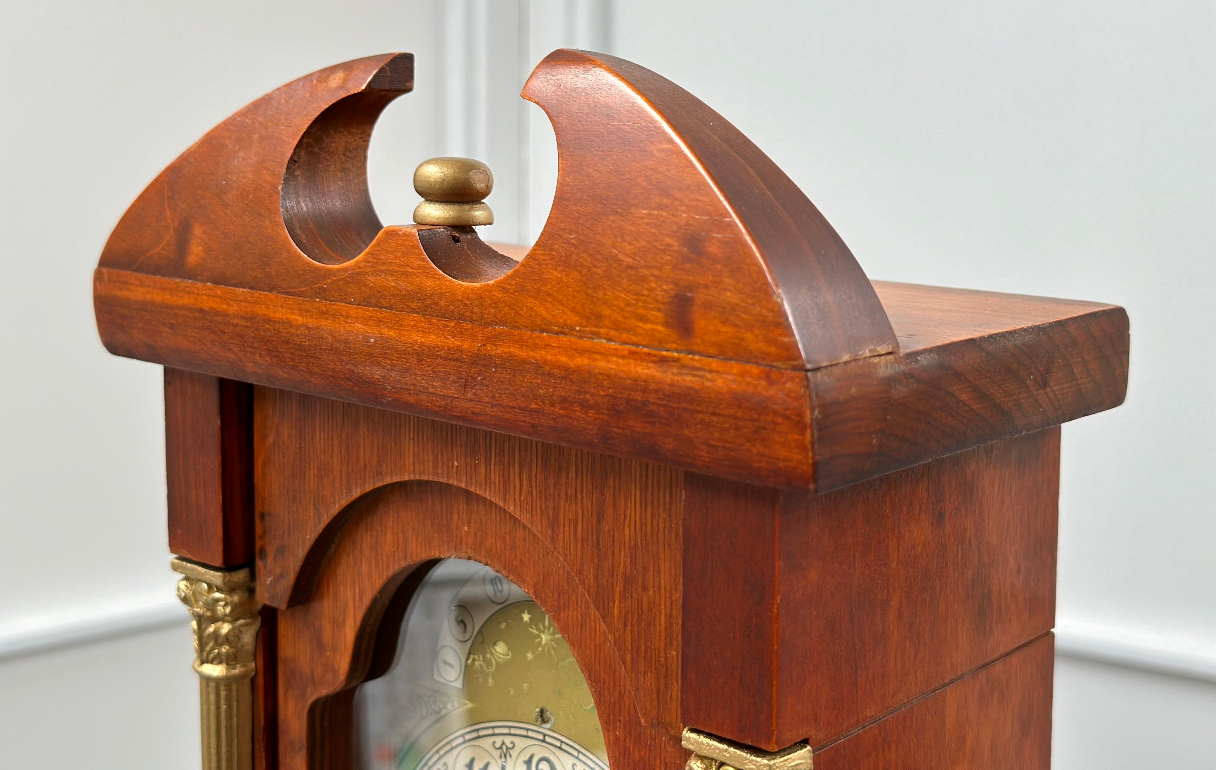 Antique Brooklyn Wood Grain Battery U.S.A. Mantel Clock | Adelaide Clocks