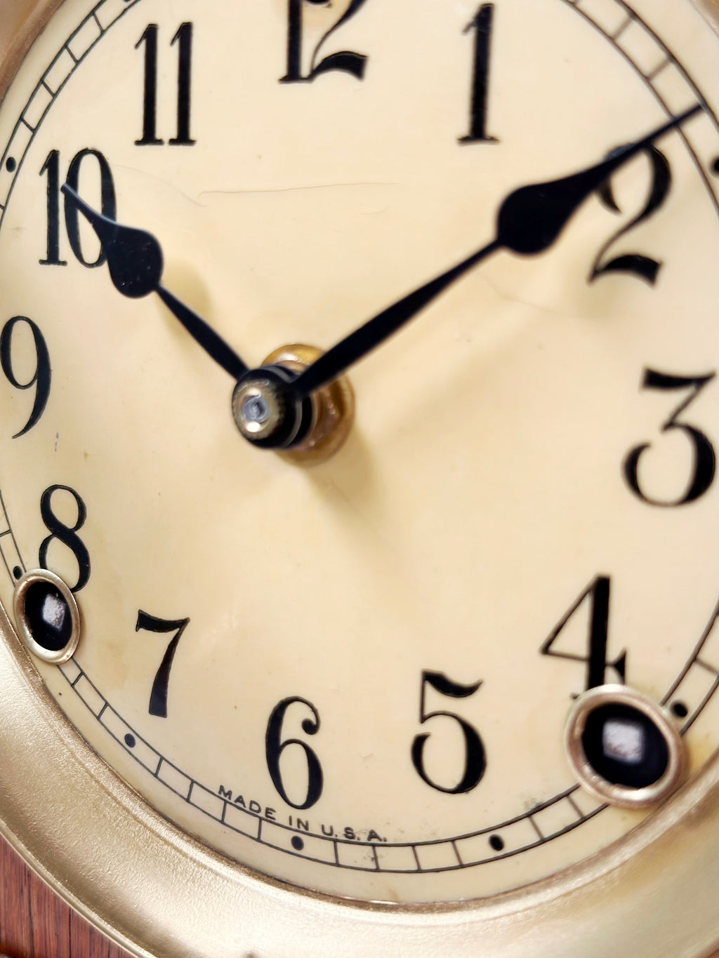 Antique Oak Wood Grain Battery Mantel Clock | Adelaide Clocks