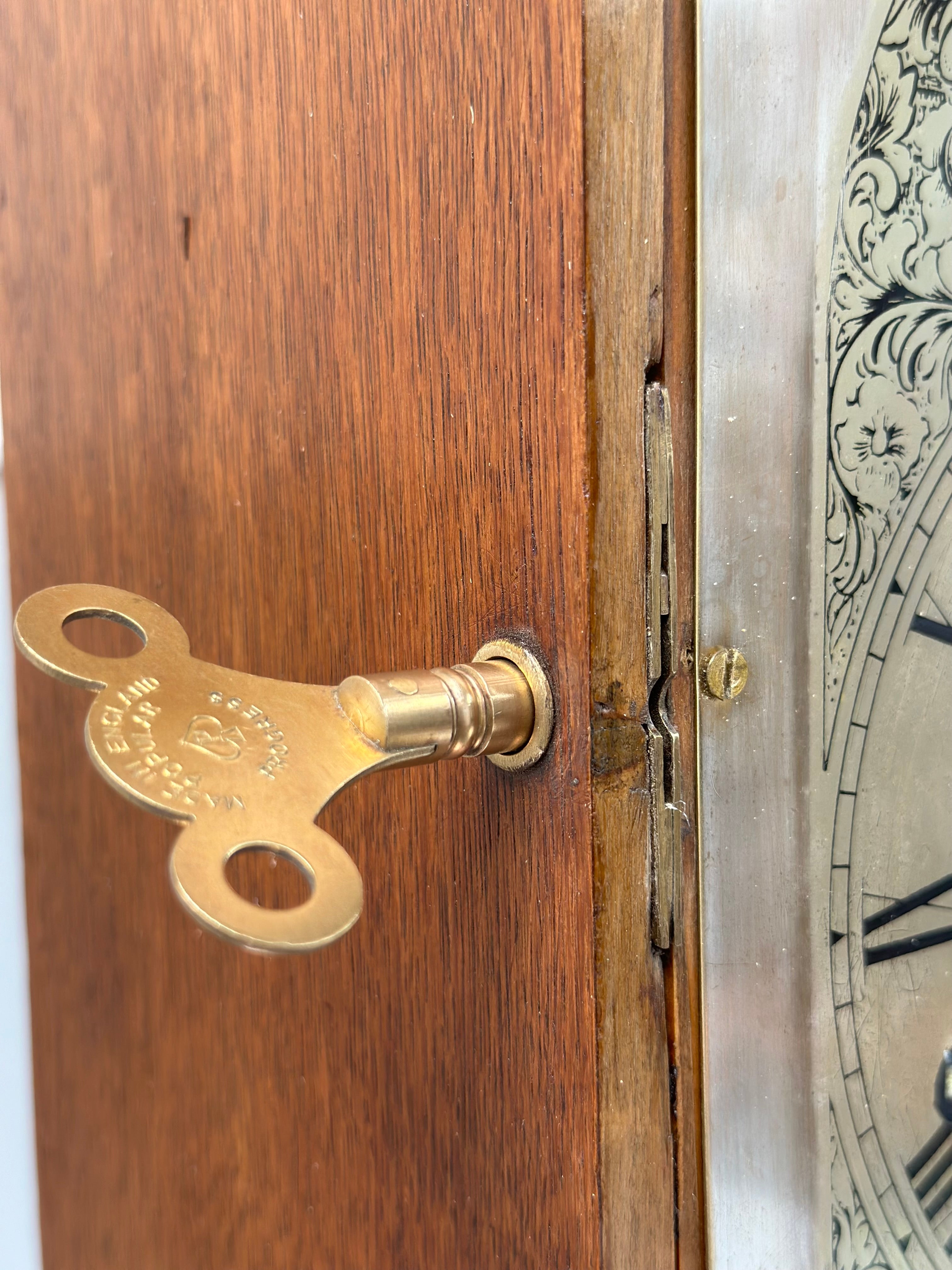 Wooden Clock  {quartz}