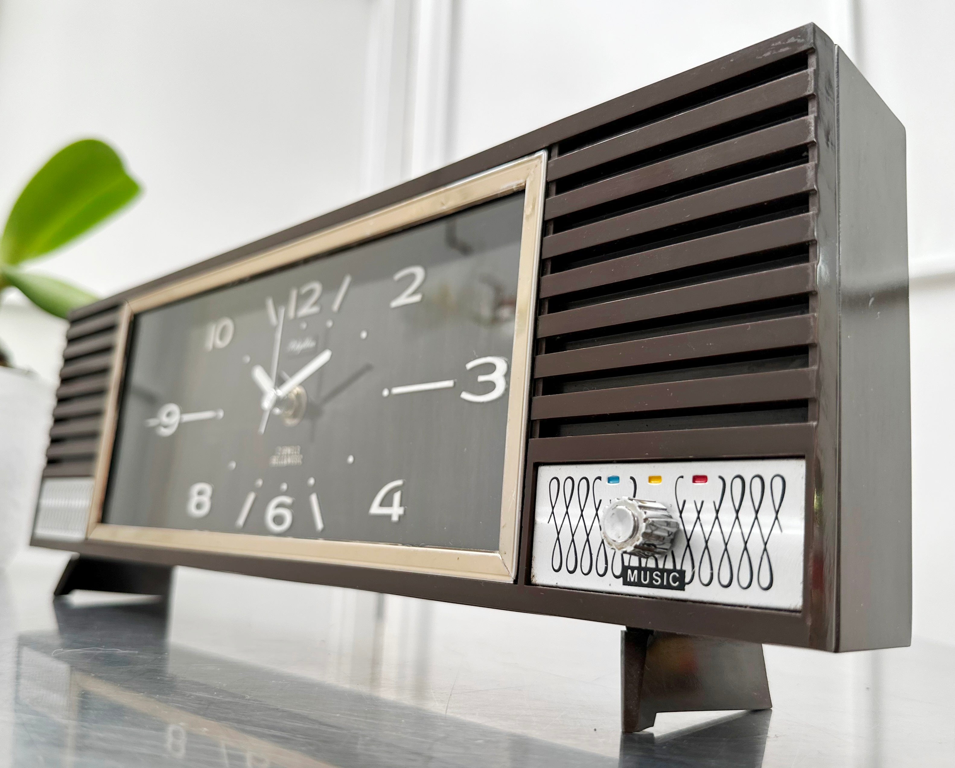 Vintage Retro Rhythm Alarm Quartz Mantel Clock | Adelaide Clocks