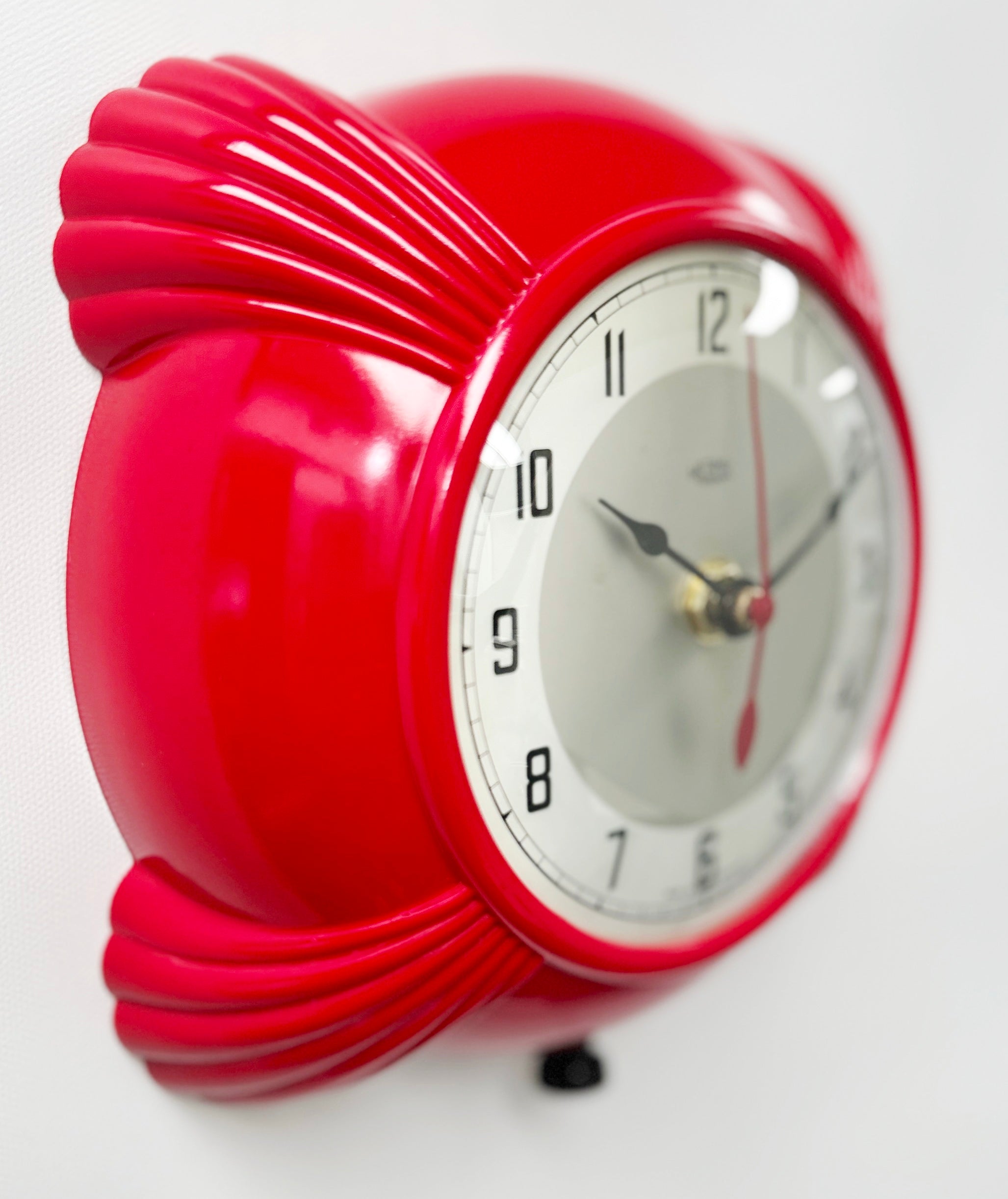 Metamec Red Clamshell Bakelite Sweeping Kitchen Wall Clock | Adelaide Clocks