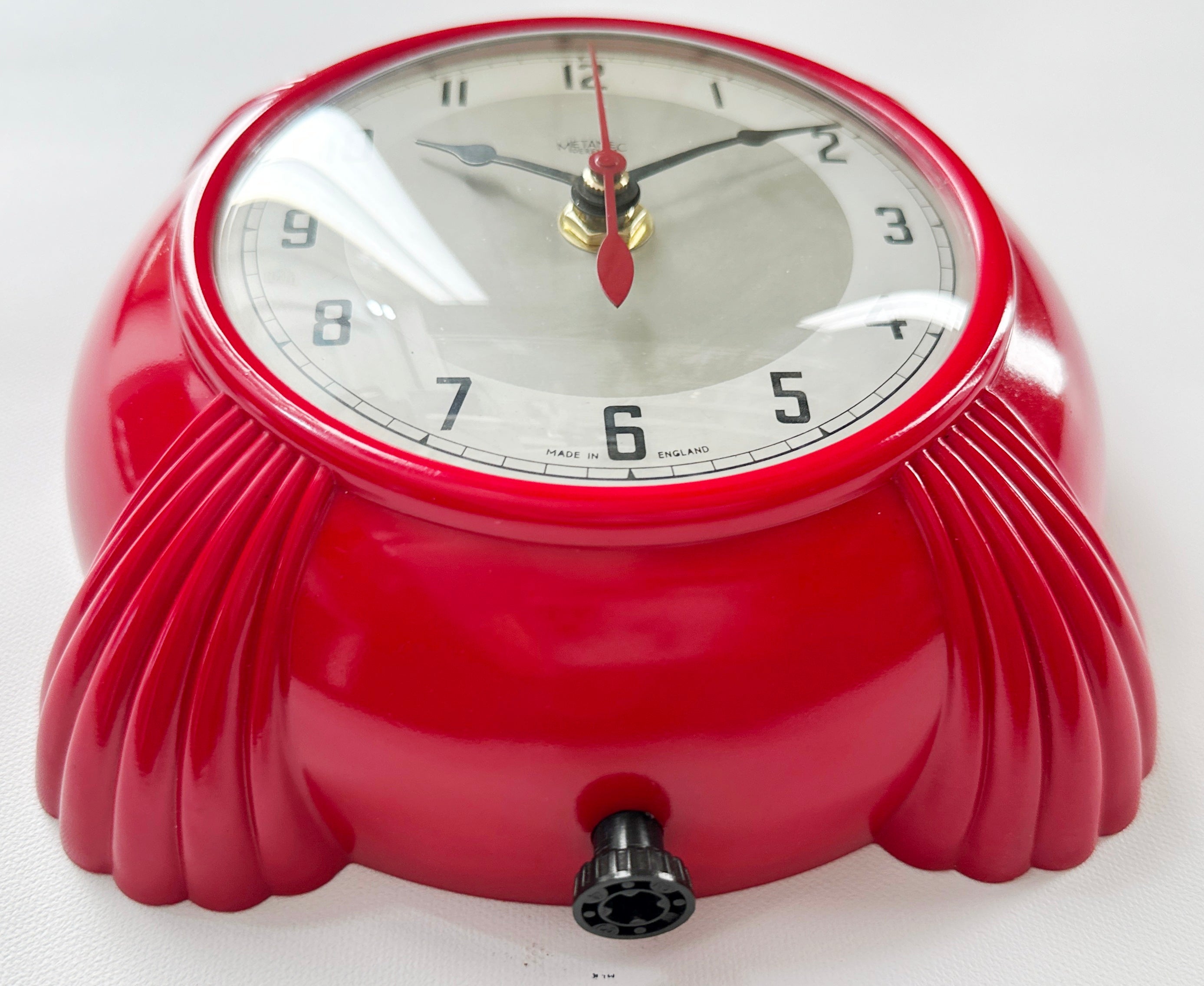 Metamec Red Clamshell Bakelite Sweeping Kitchen Wall Clock | Adelaide Clocks