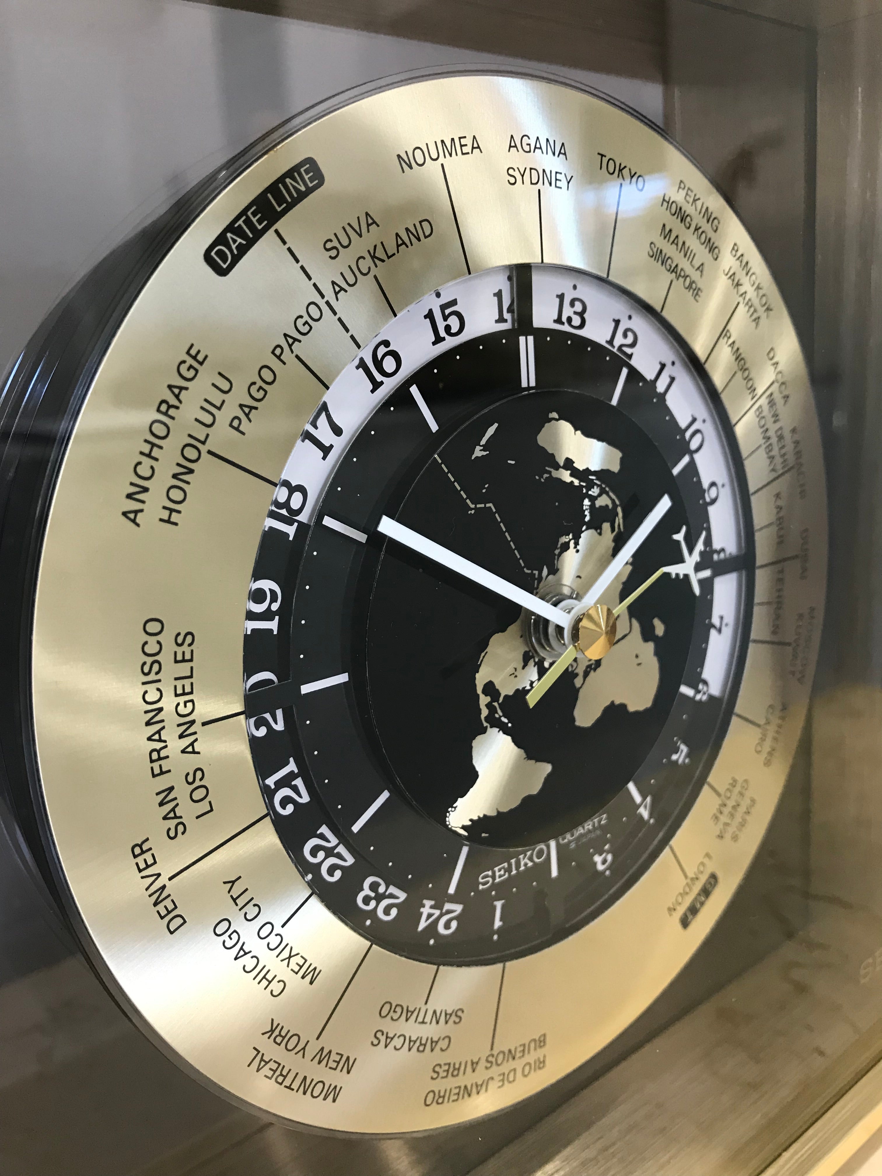 Original Vintage Battery Clock | eXibit collection