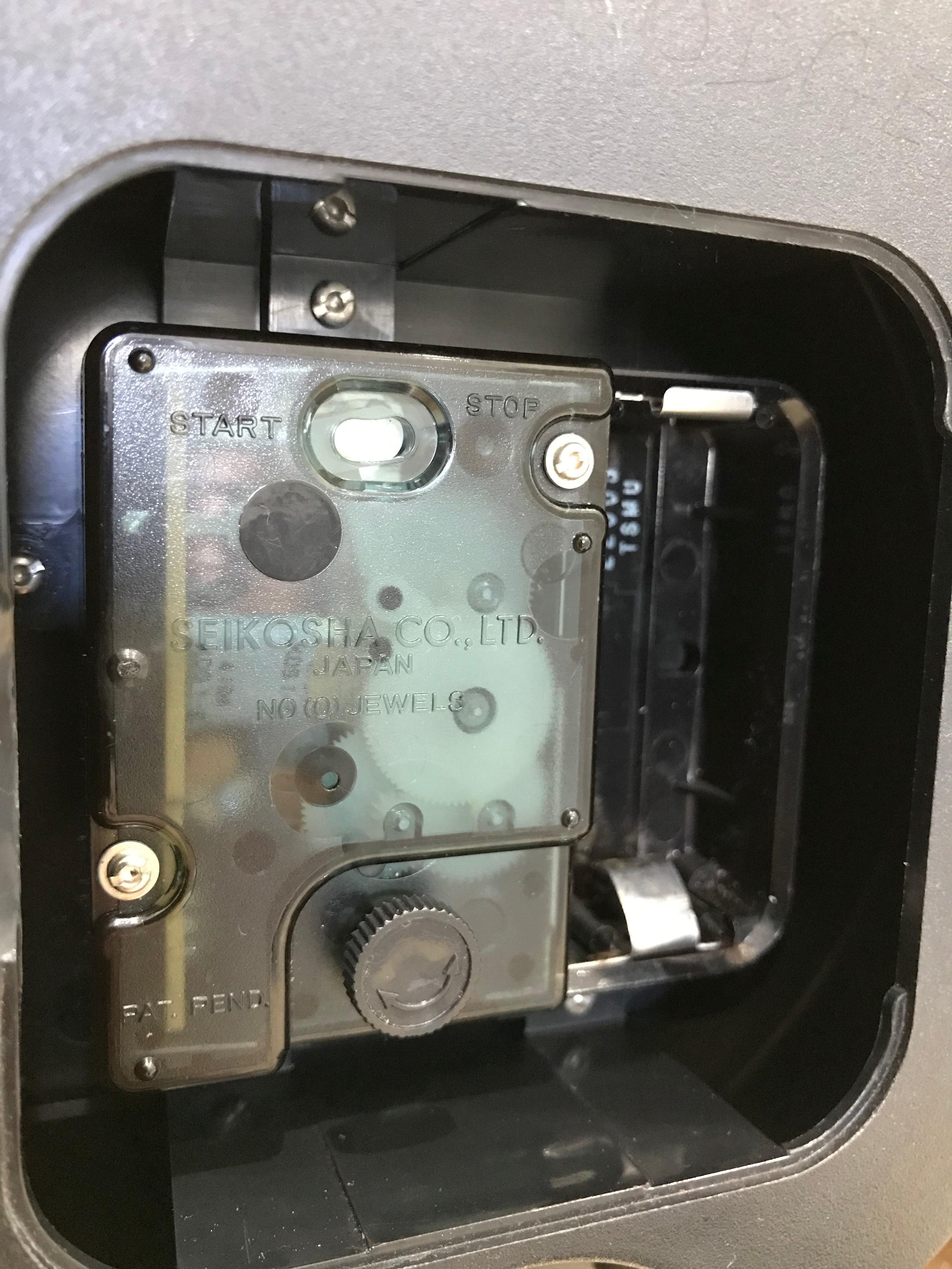 Original Vintage Battery Clock | eXibit collection