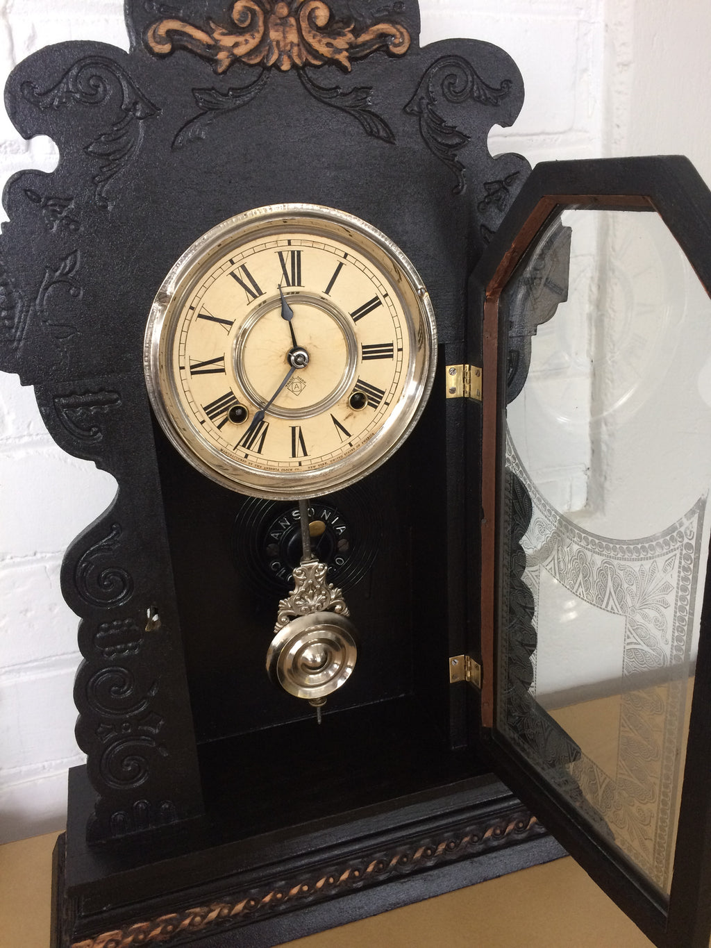 Antique Vintage Clocks & Décor | eXibit collection