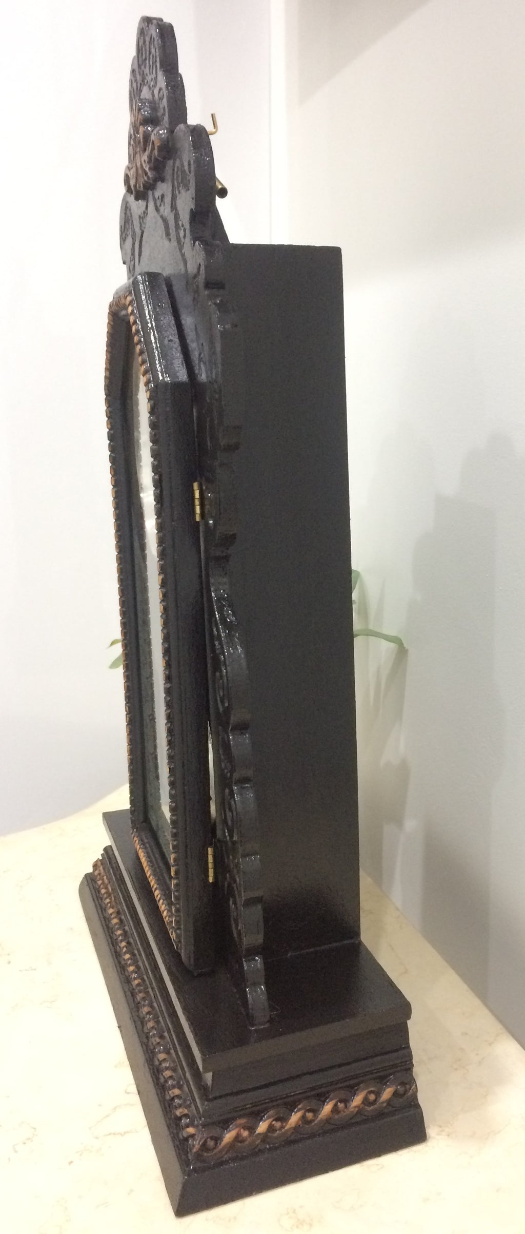 Antique Vintage Clocks & Décor | eXibit collection