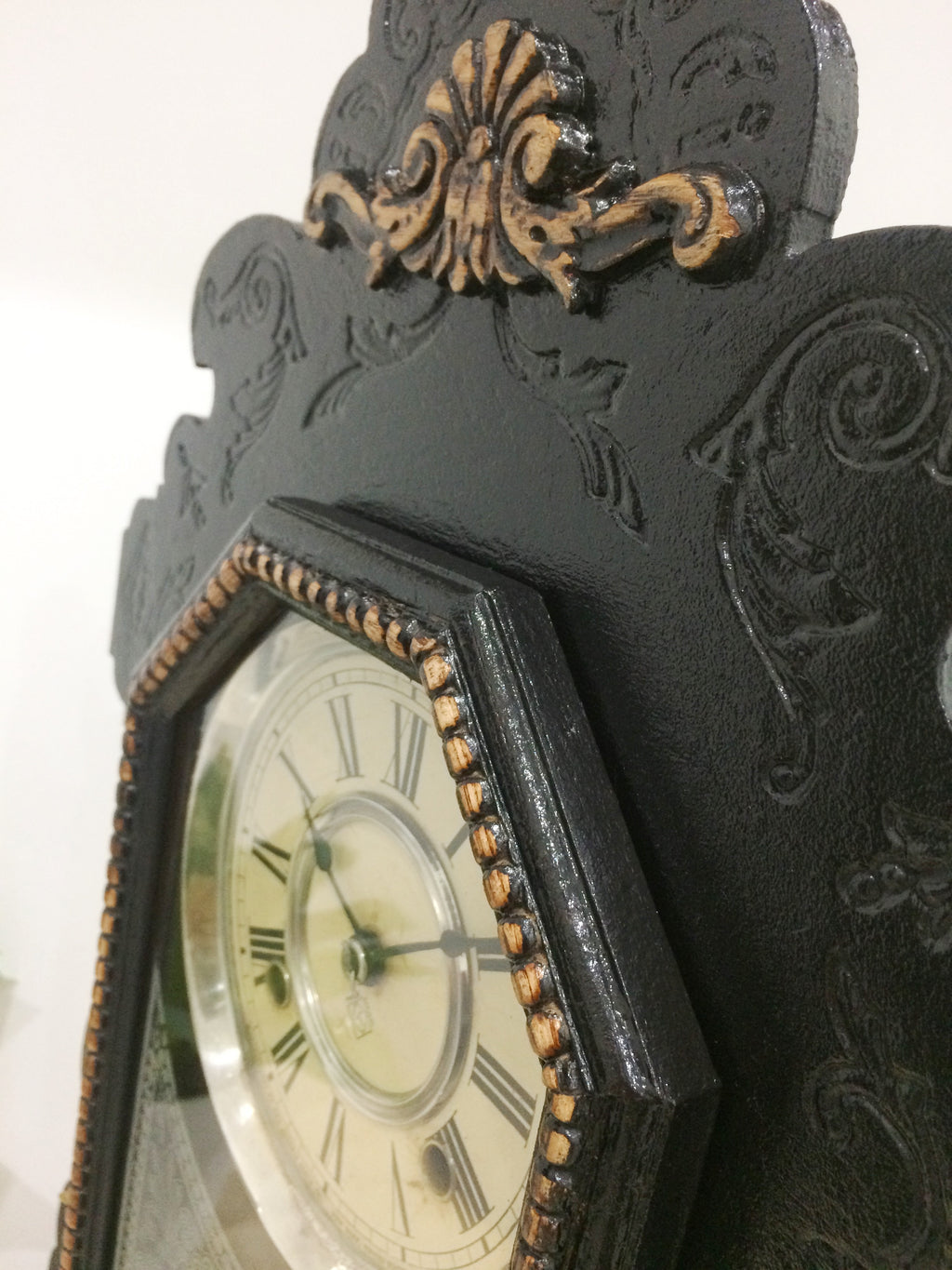Antique Vintage Clocks & Décor | eXibit collection