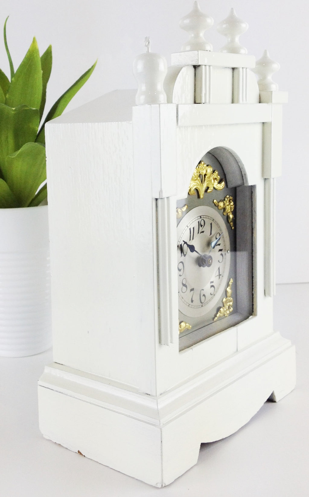 Antique Vintage Clocks & Décor | eXibit collection
