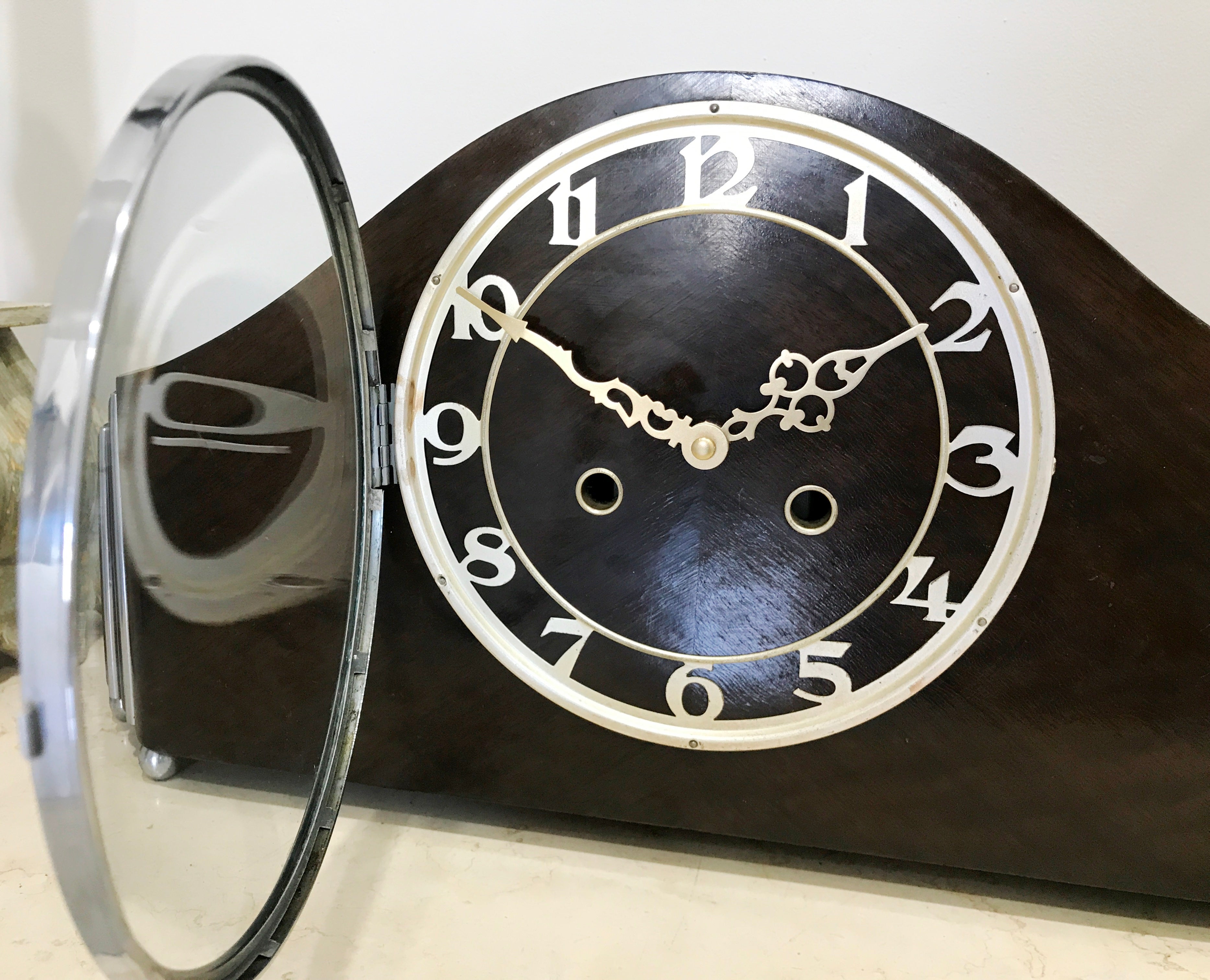Original Vintage Battery Clock | eXibit collection