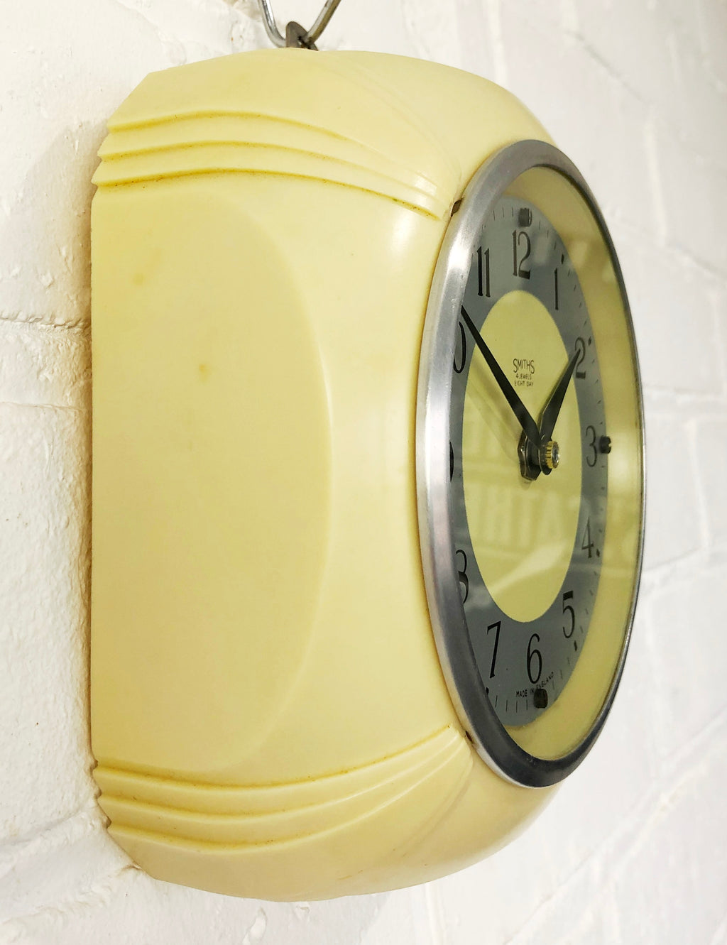 Vintage SMITHS Bakelite Battery Wall Clock | eXibit collection