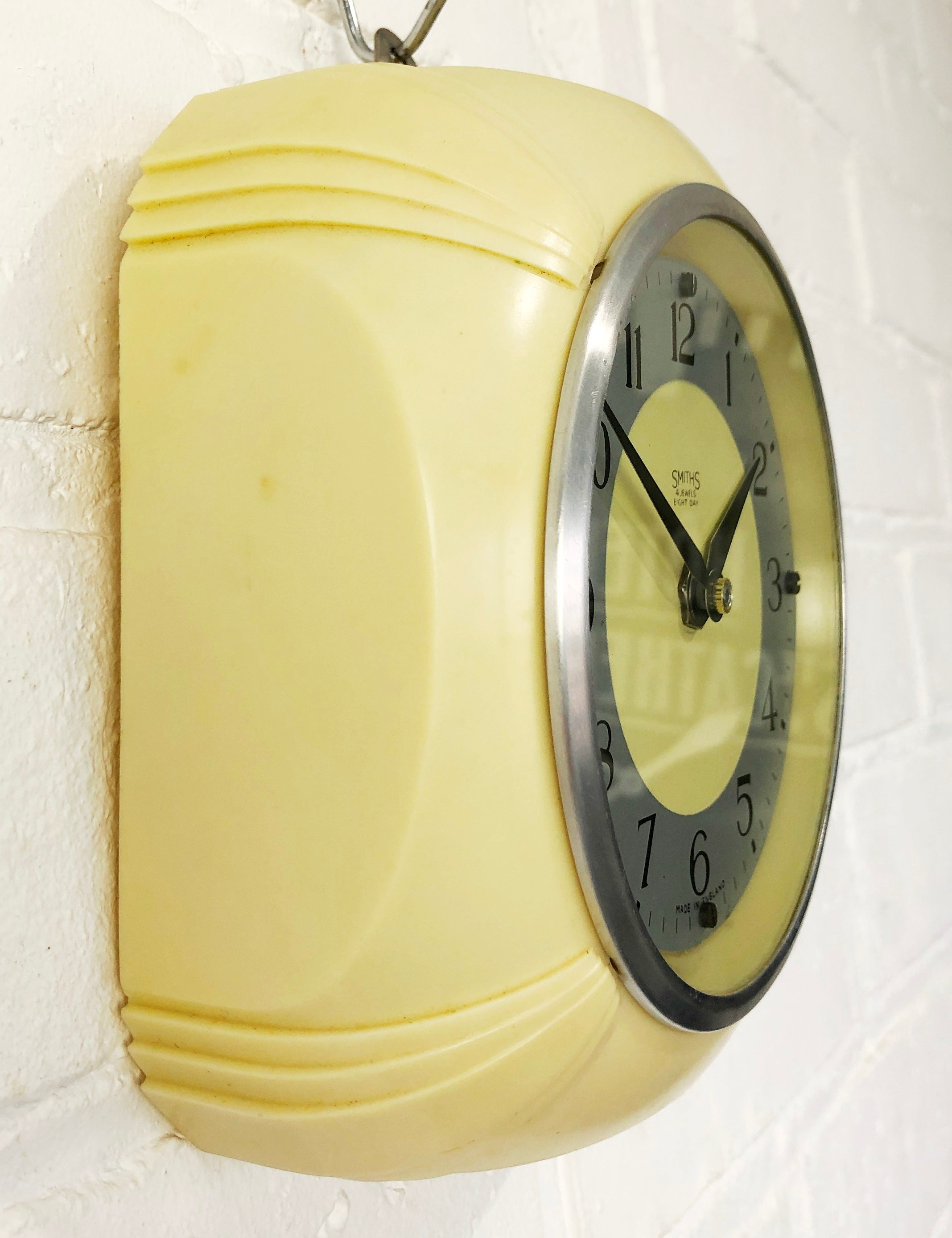 Vintage SMITHS Bakelite Battery Wall Clock | eXibit collection