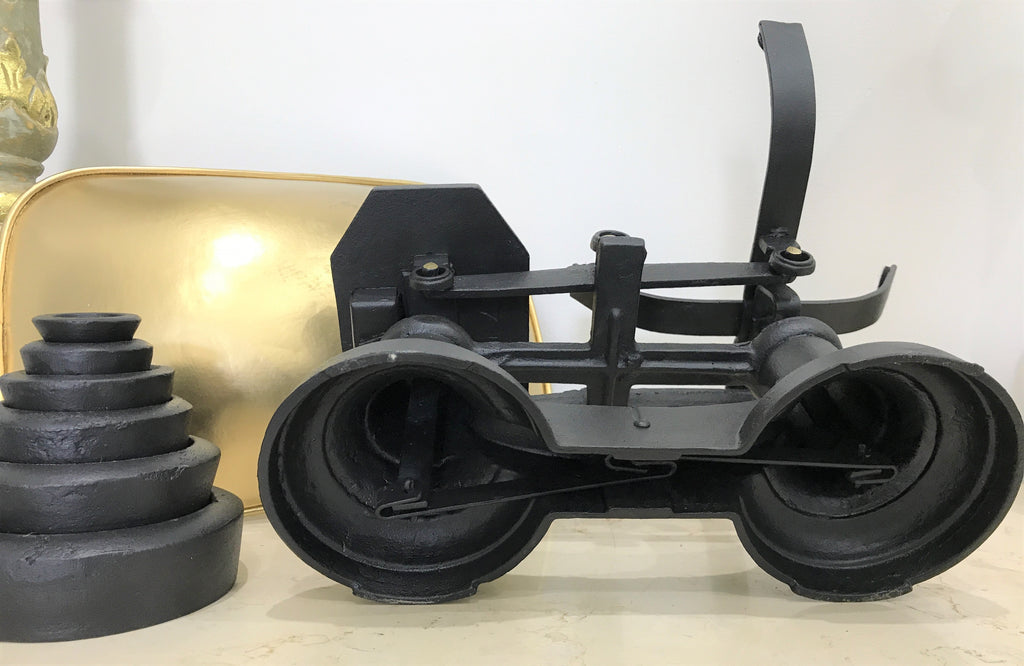 Vintage Cast Iron Kitchen Scale | eXibit collection