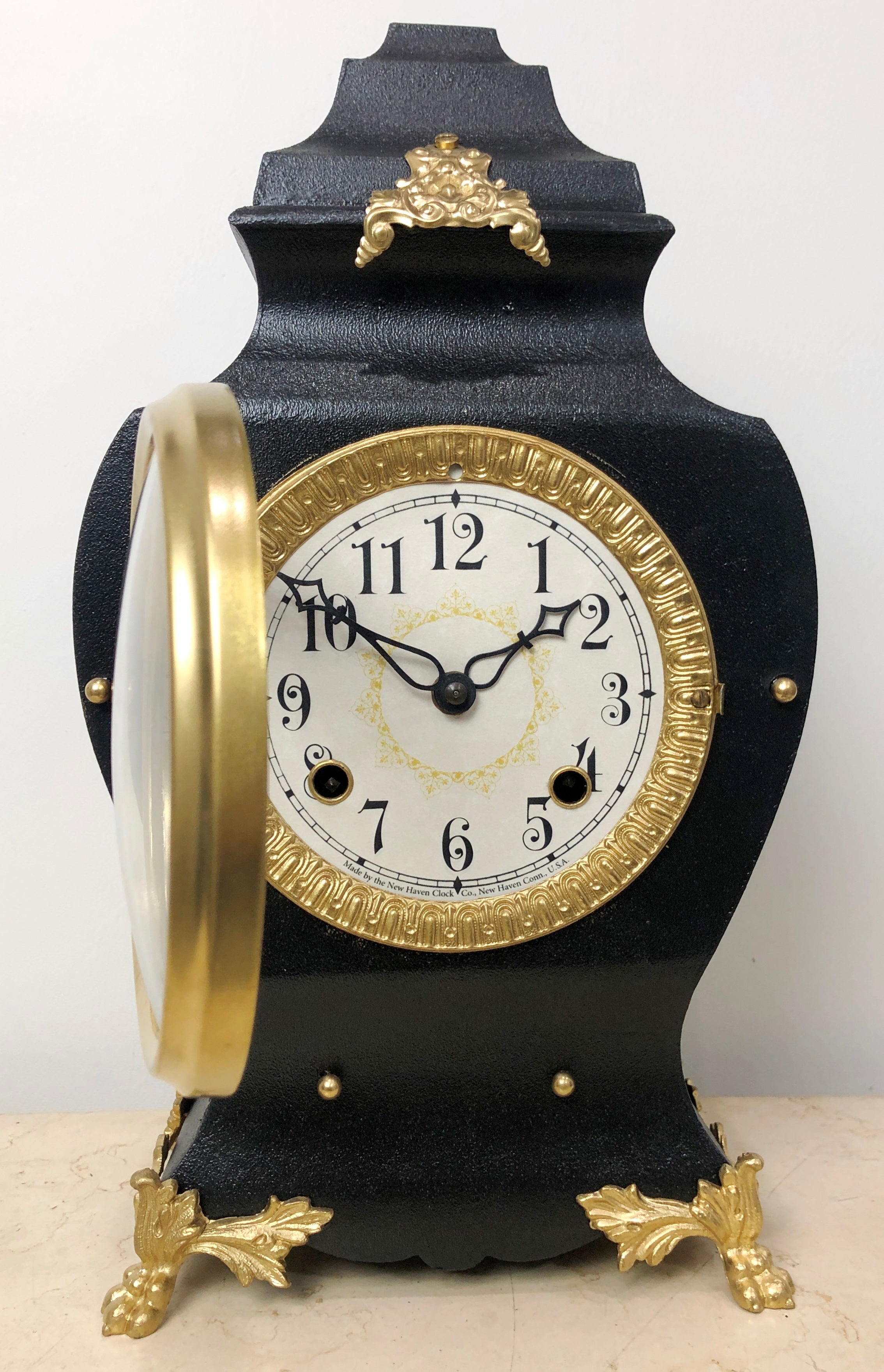 Antique NEW HAVEN U.S.A Cast Iron Mantel Clock | eXibit collection