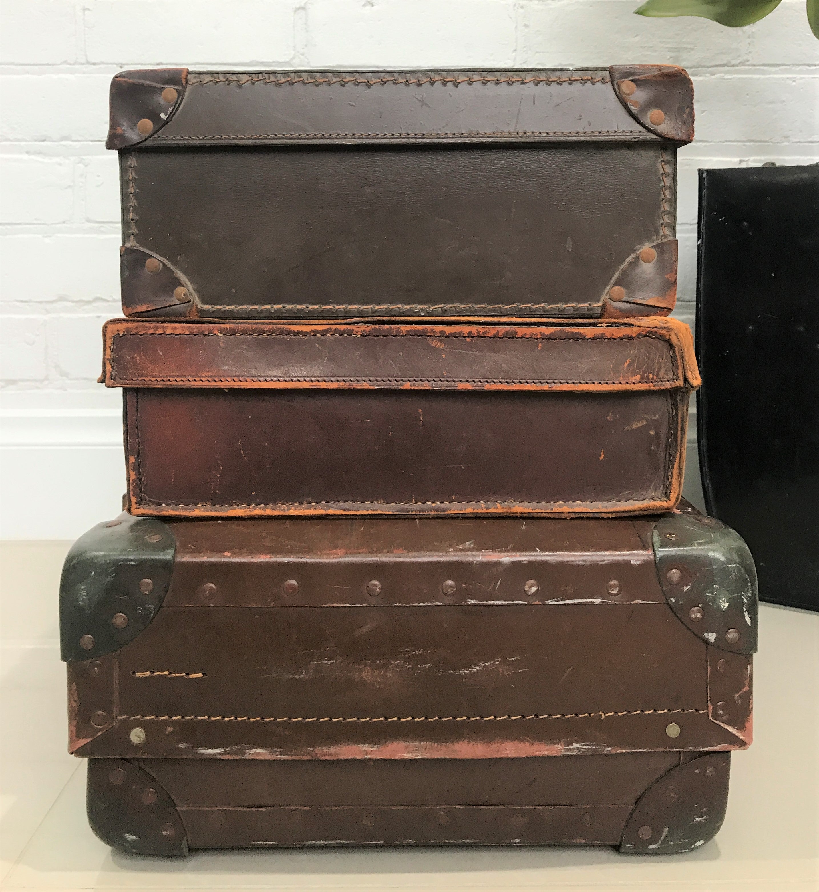 Vintage Travel Suitcase | eXibit collection