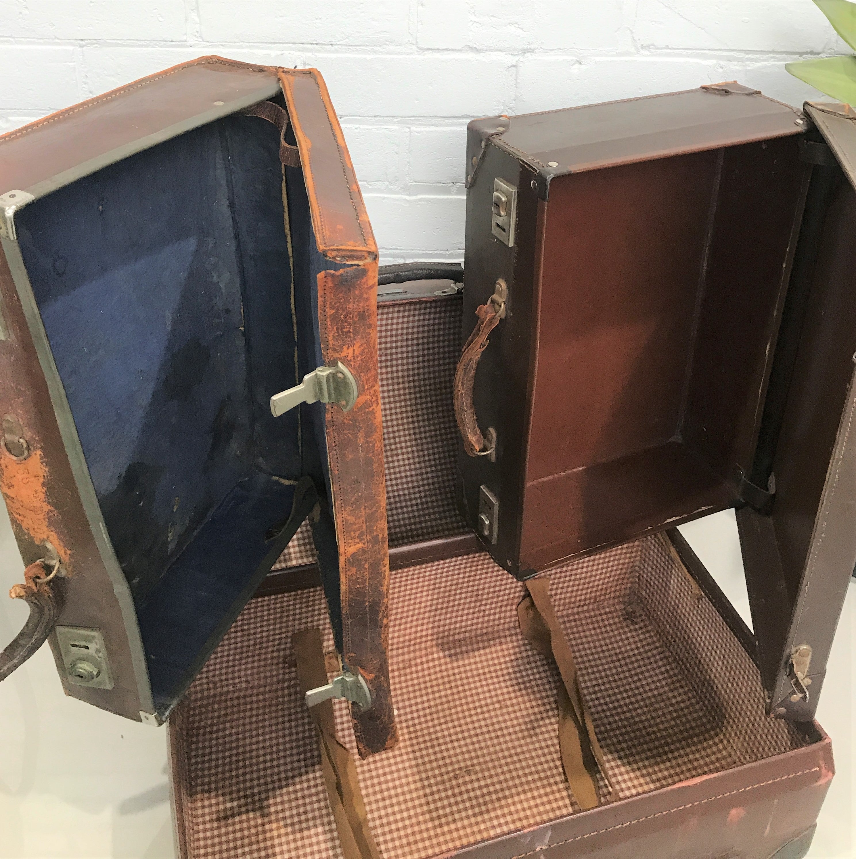 Vintage Travel Suitcase | eXibit collection