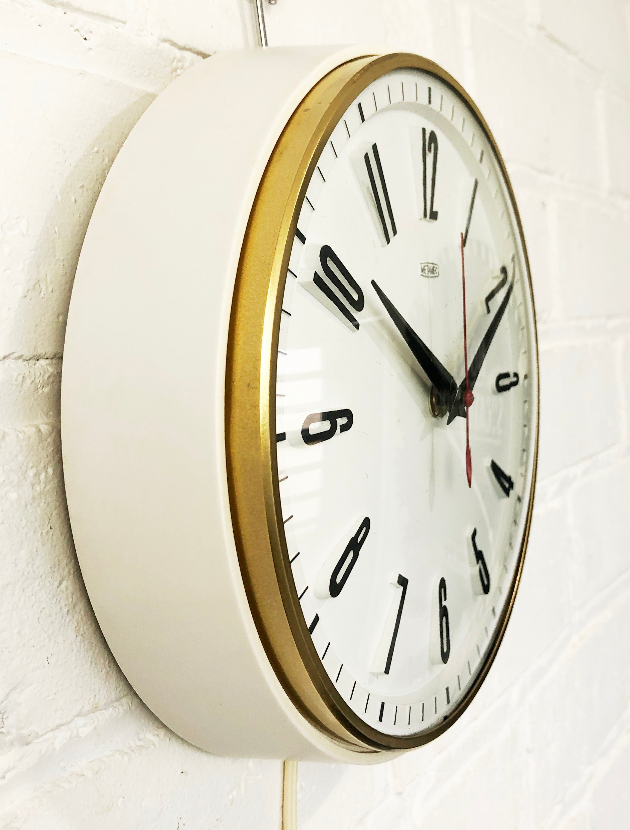 Vintage METAMEC Electric Wall School Clock | eXibit collection