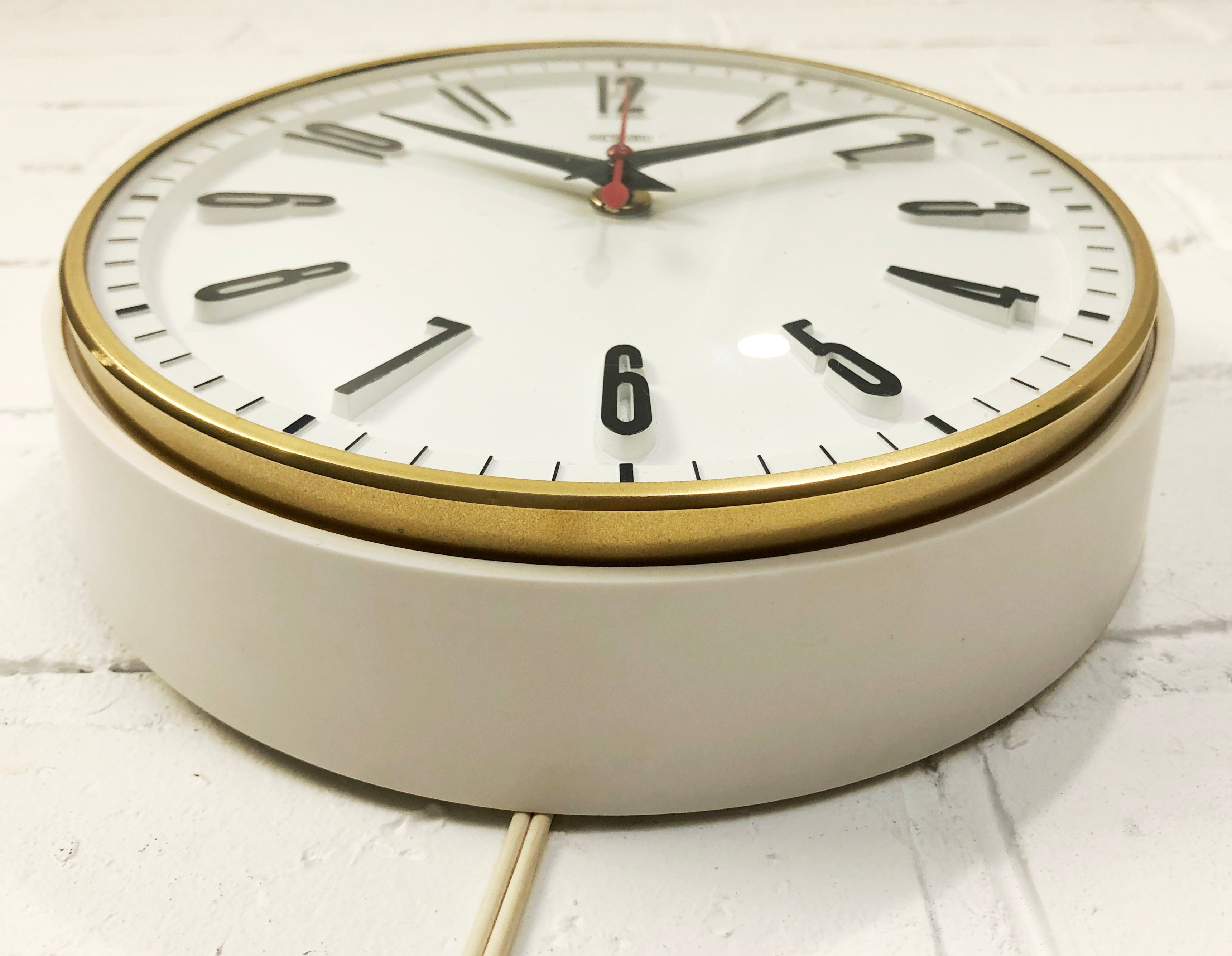 Vintage METAMEC Electric Wall School Clock | eXibit collection