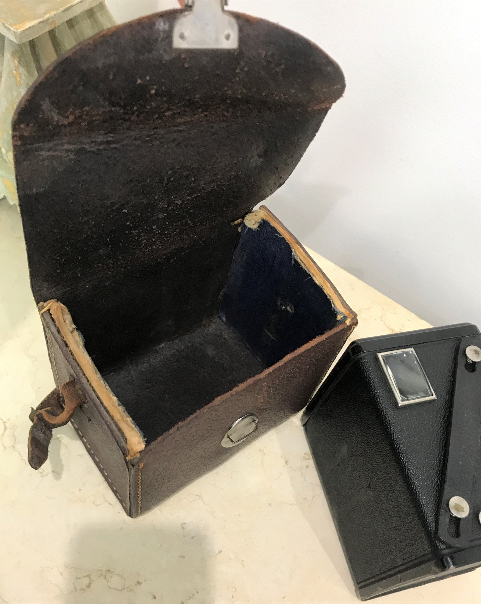 Vintage Kodak SIX-20 Brownie Camera | eXibit collection