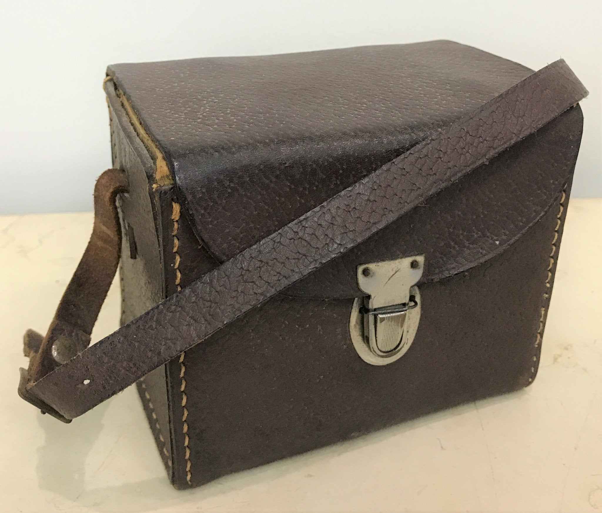 Vintage Kodak SIX-20 Brownie Camera | eXibit collection