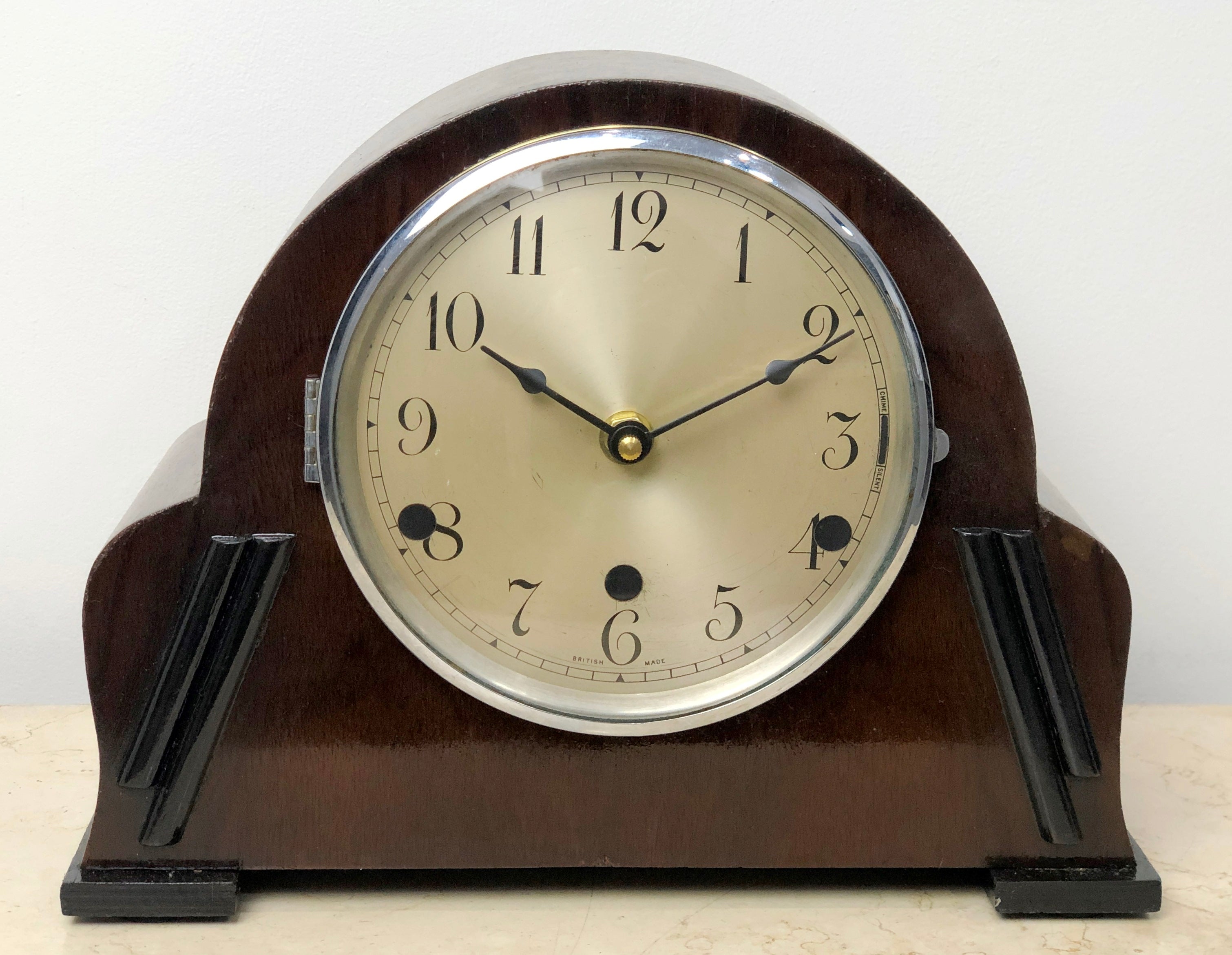 Vintage Art Deco Wooden Battery Mantel Clock | eXibit collection