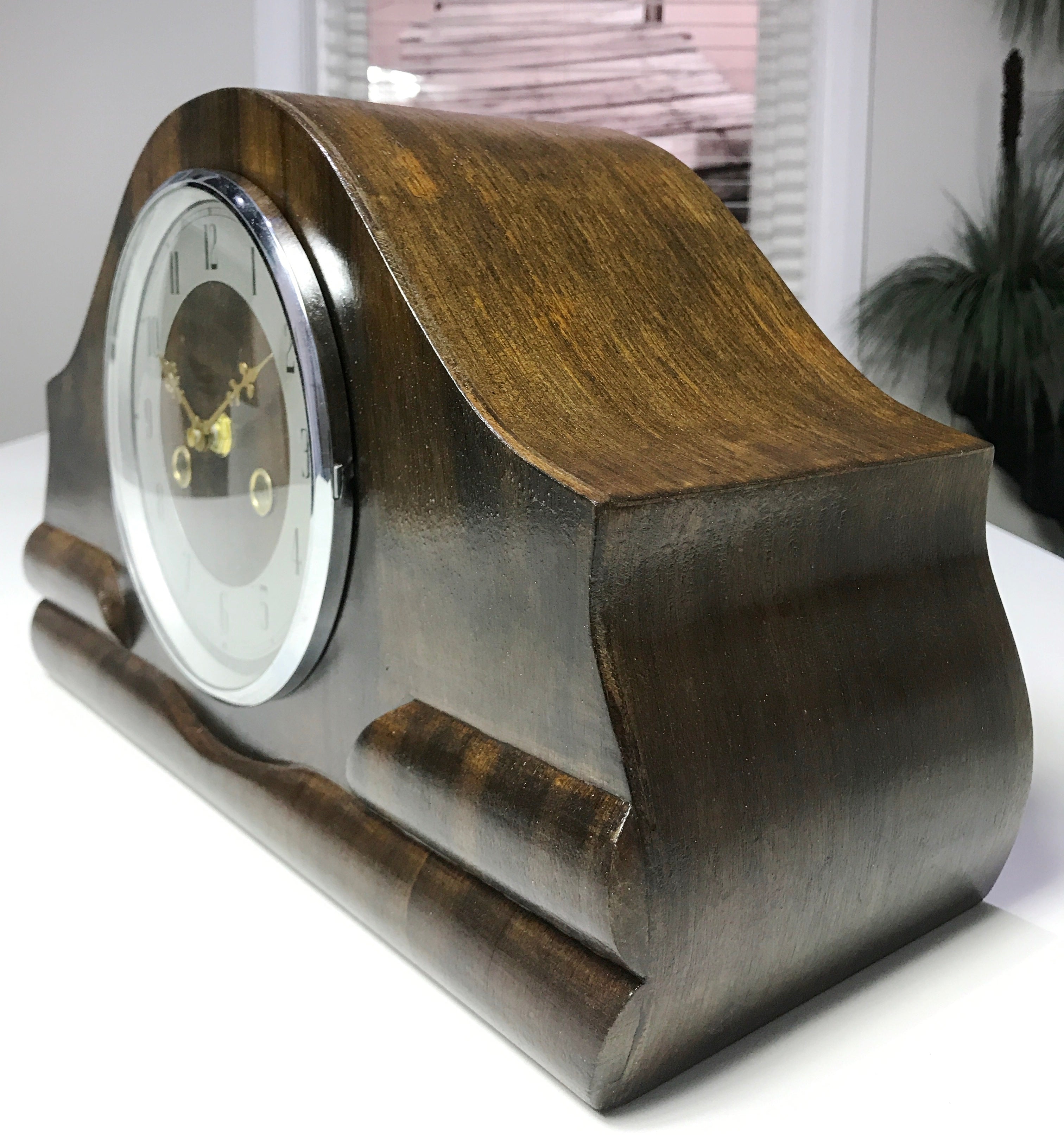 Vintage Battery Mantel Clock | eXibit collection