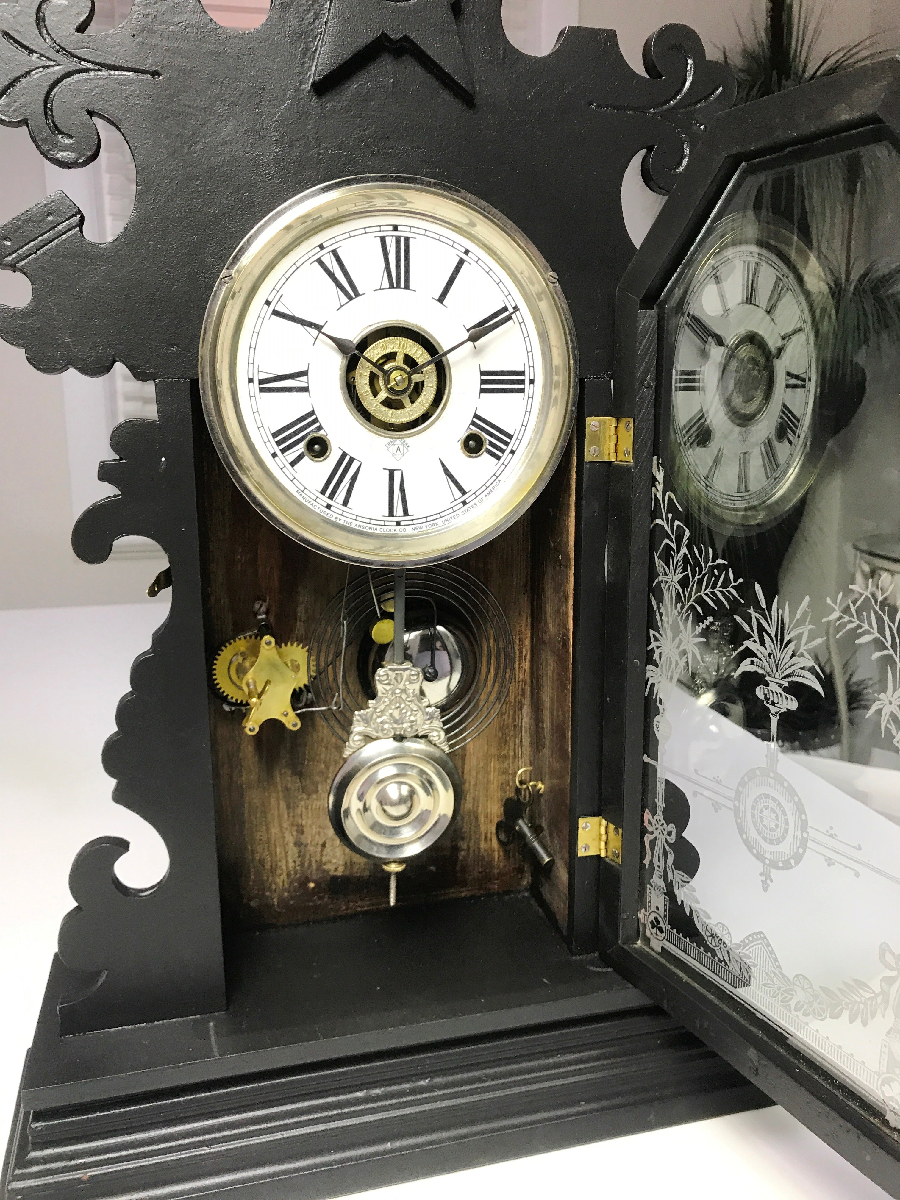 Antique Mantel Clock | eXibit collection