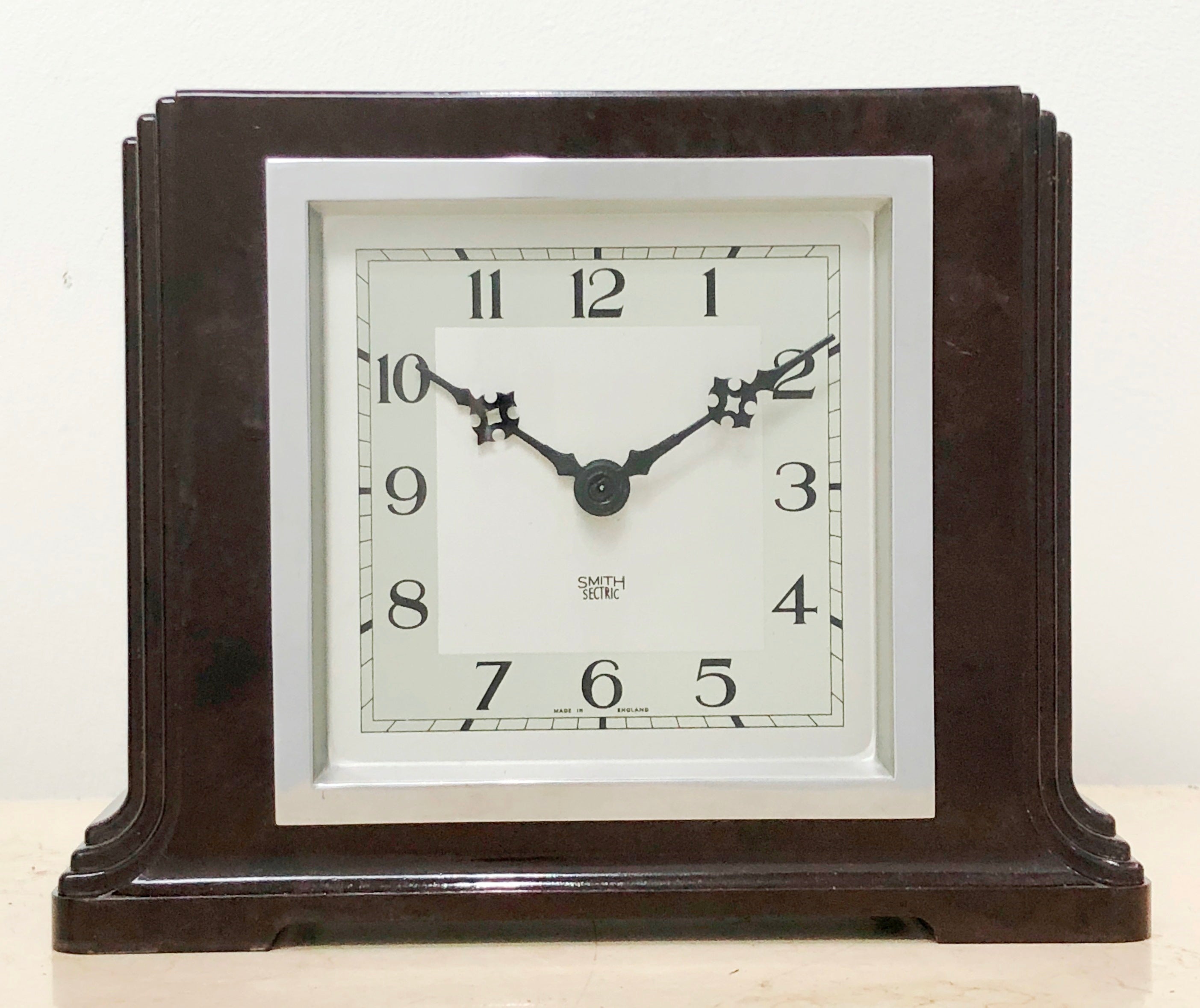 Vintage SMITHS Bakelite Sectric Battery Mantel Clock | eXibit collection