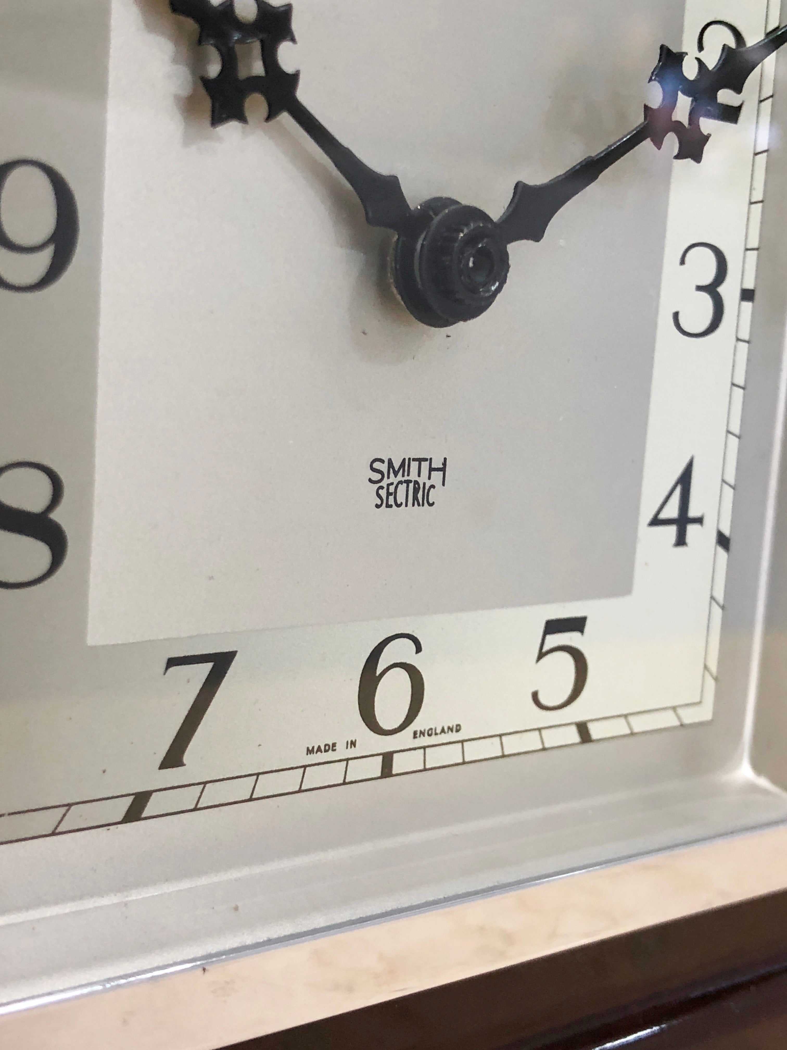 Vintage SMITHS Bakelite Sectric Battery Mantel Clock | eXibit collection